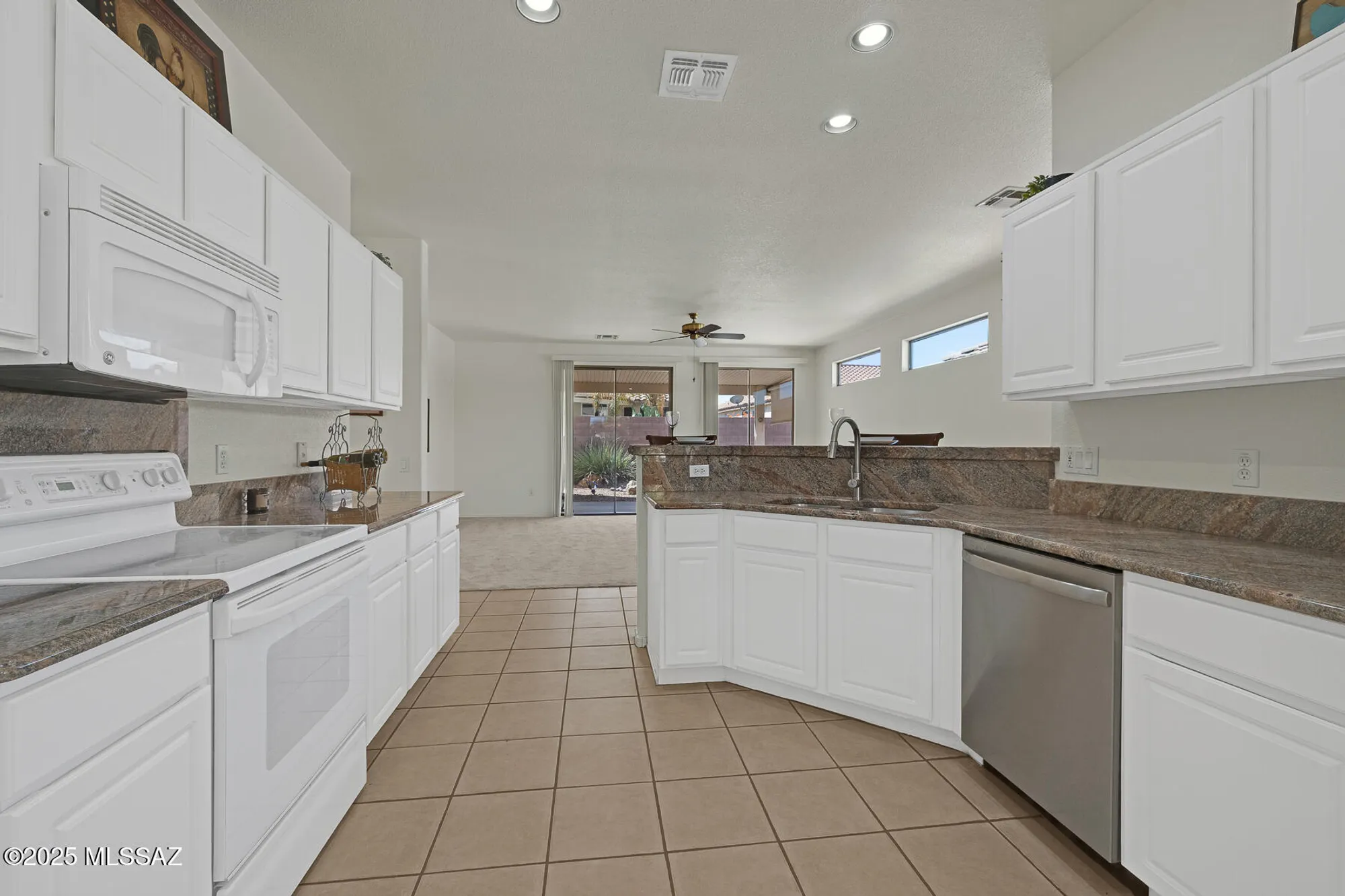 Property Slideshow image 21 of 50 | 7975 w blue heron way, Tucson, AZ, 85743