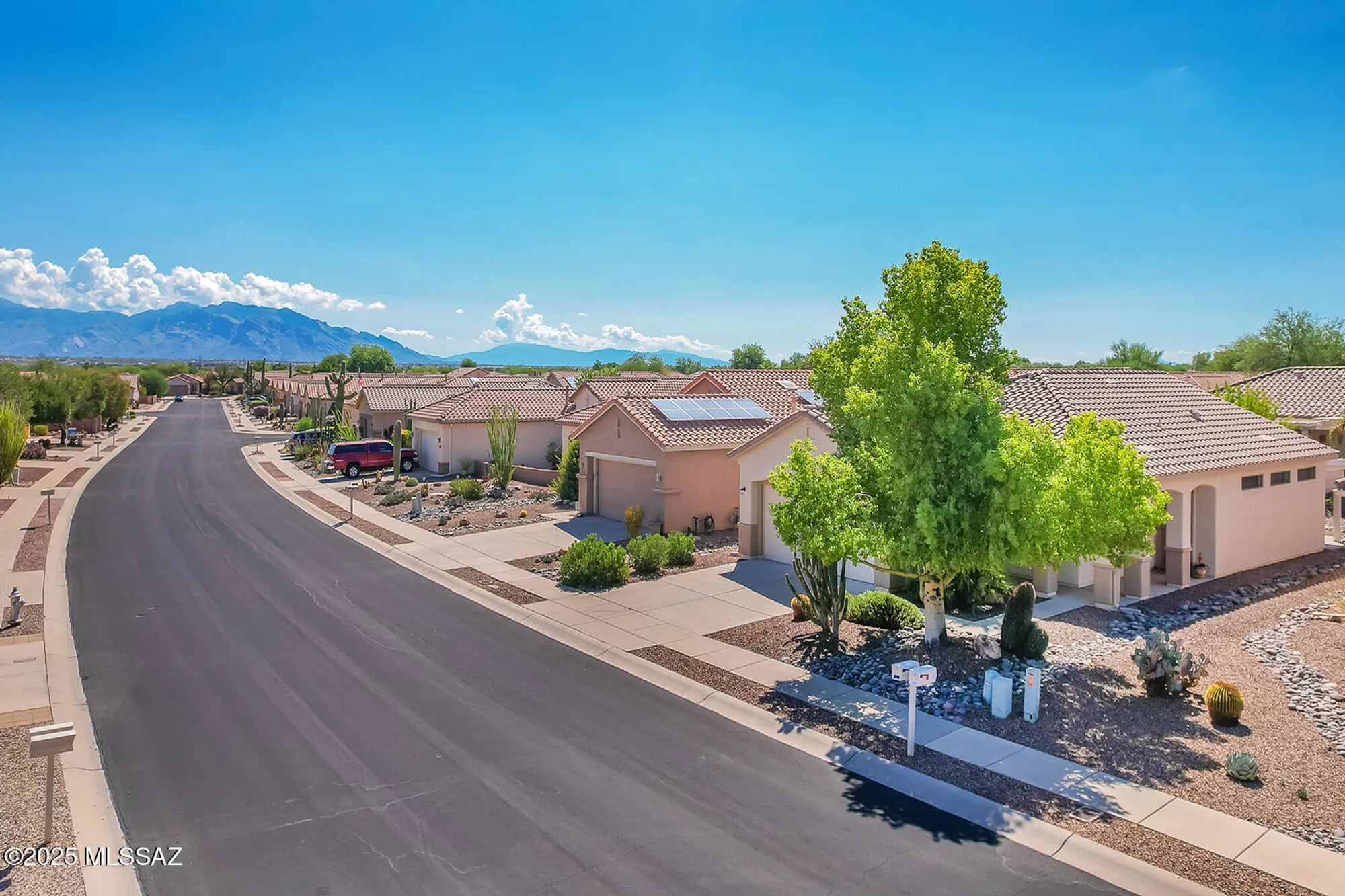 Property Slideshow image 3 of 50 | 7975 w blue heron way, Tucson, AZ, 85743