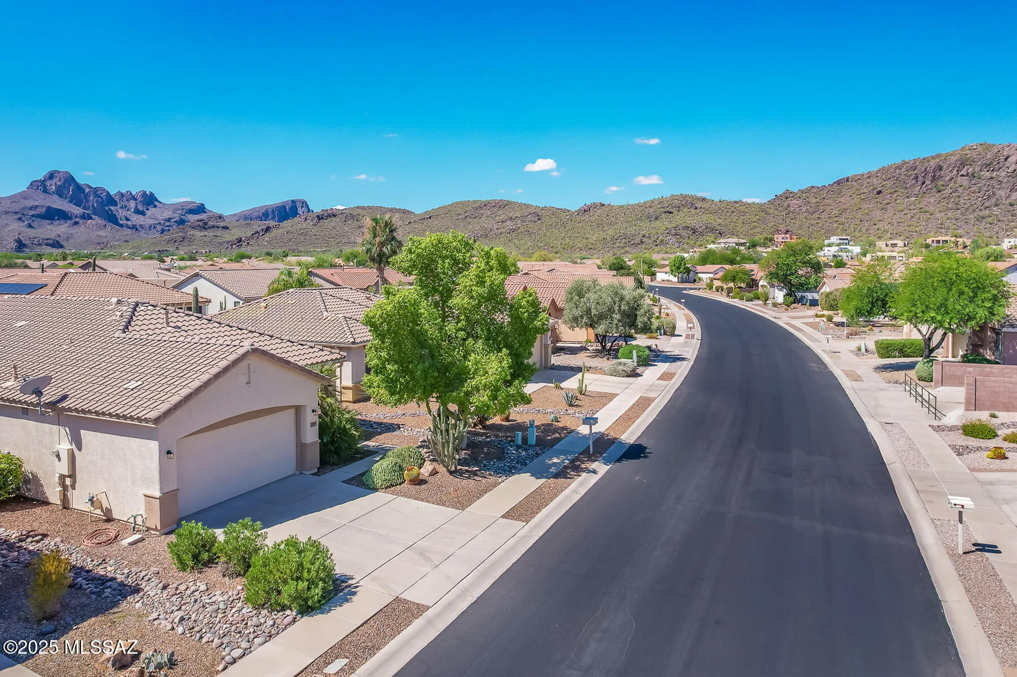 Property Slideshow image 5 of 50 | 7975 w blue heron way, Tucson, AZ, 85743