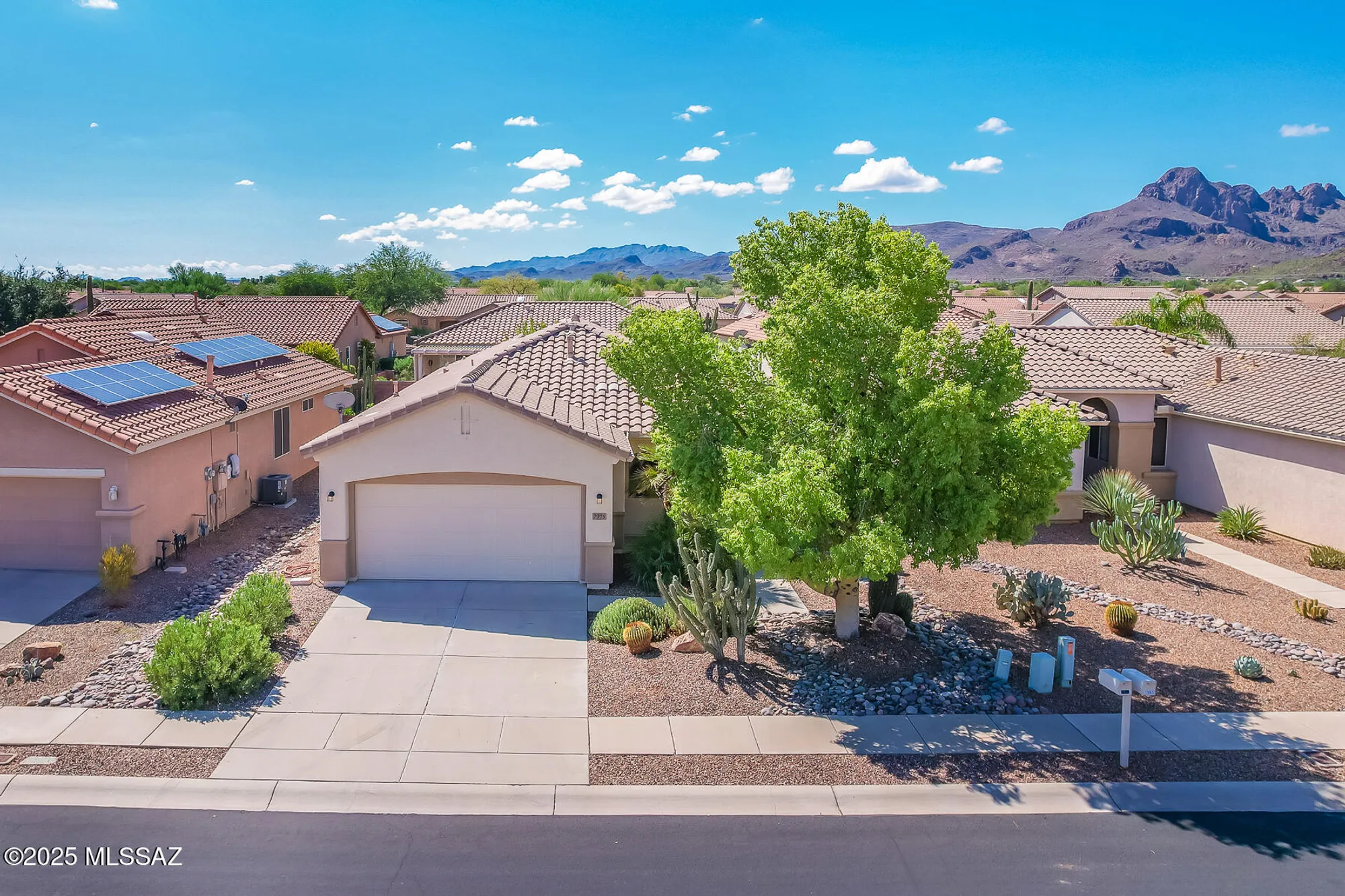 Property Slideshow image 1 of 50 | 7975 w blue heron way, Tucson, AZ, 85743