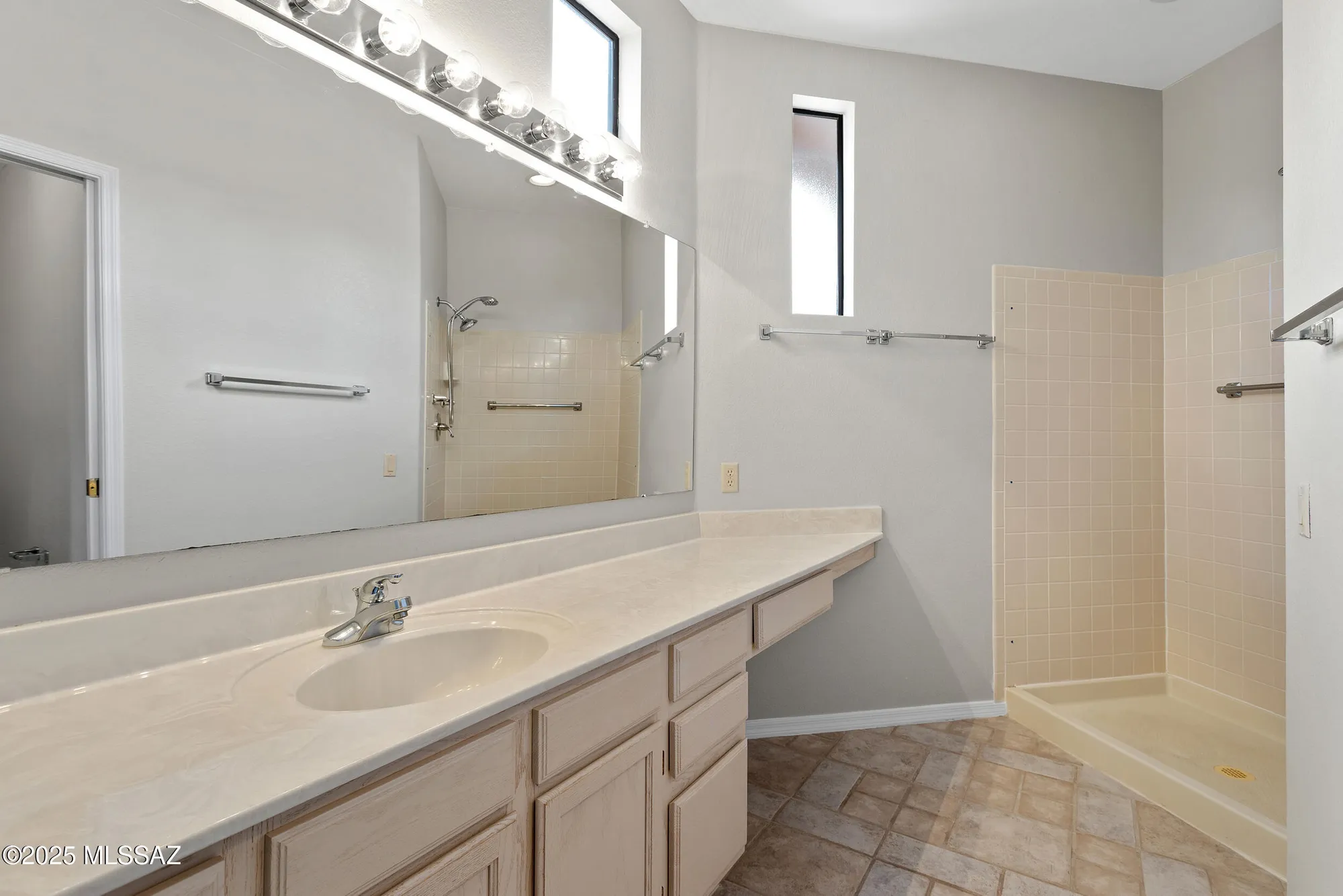 Property Slideshow image 15 of 27 | 4879 s view ridge dr, Green Valley, AZ, 85622