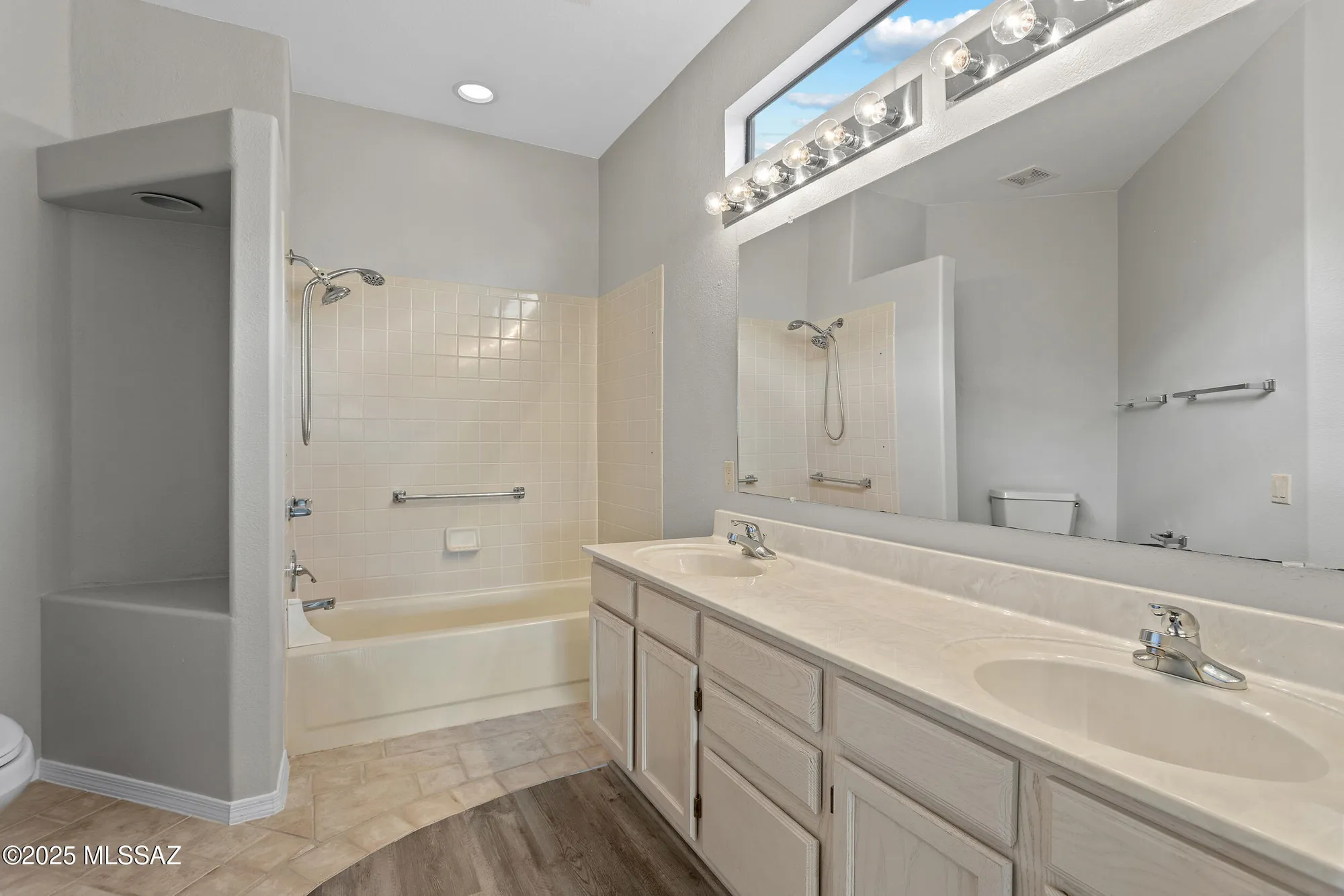 Property Slideshow image 13 of 27 | 4879 s view ridge dr, Green Valley, AZ, 85622