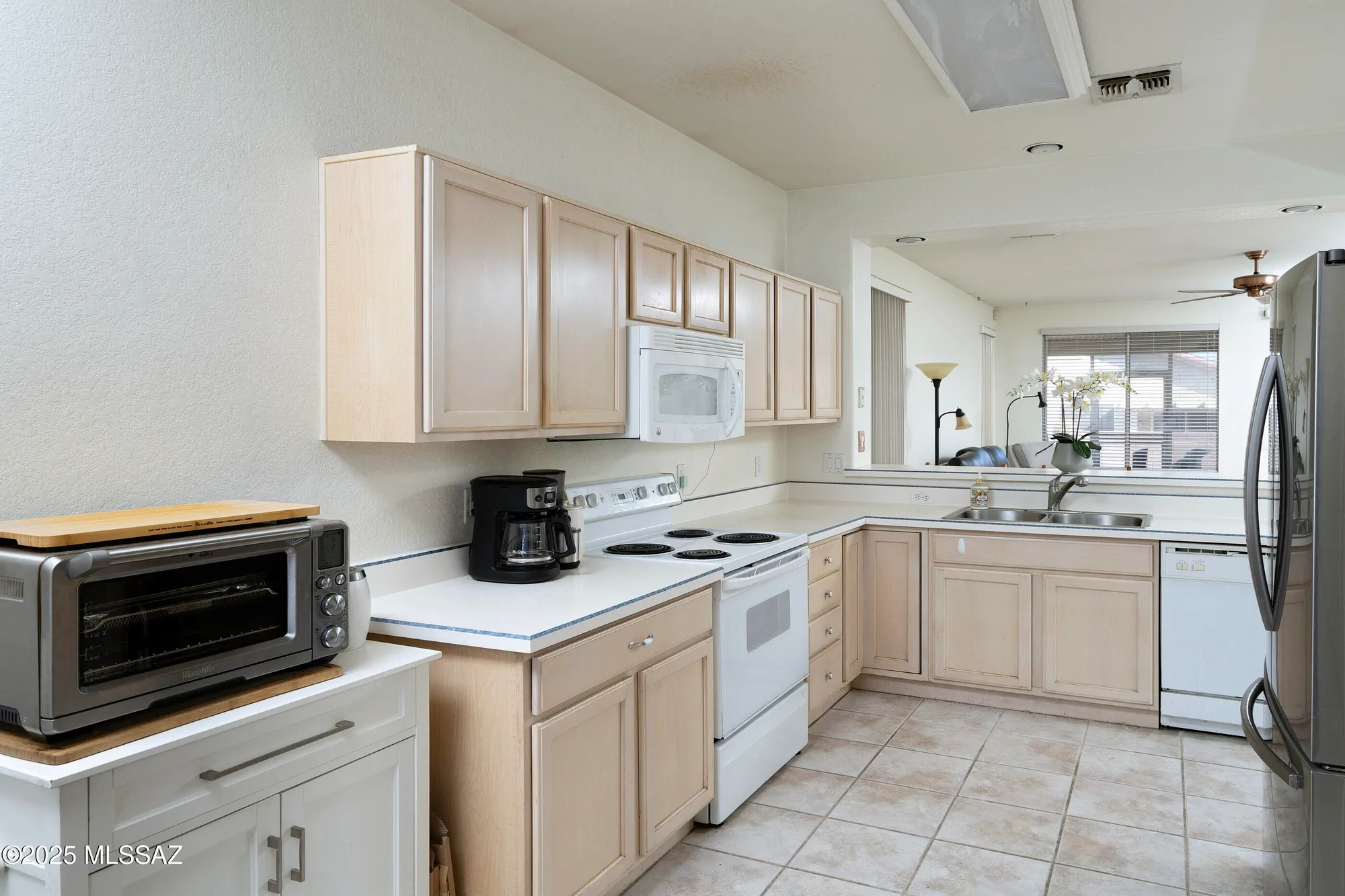 Property Slideshow image 4 of 16 | 7626 w amber ridge way, Tucson, AZ, 85743