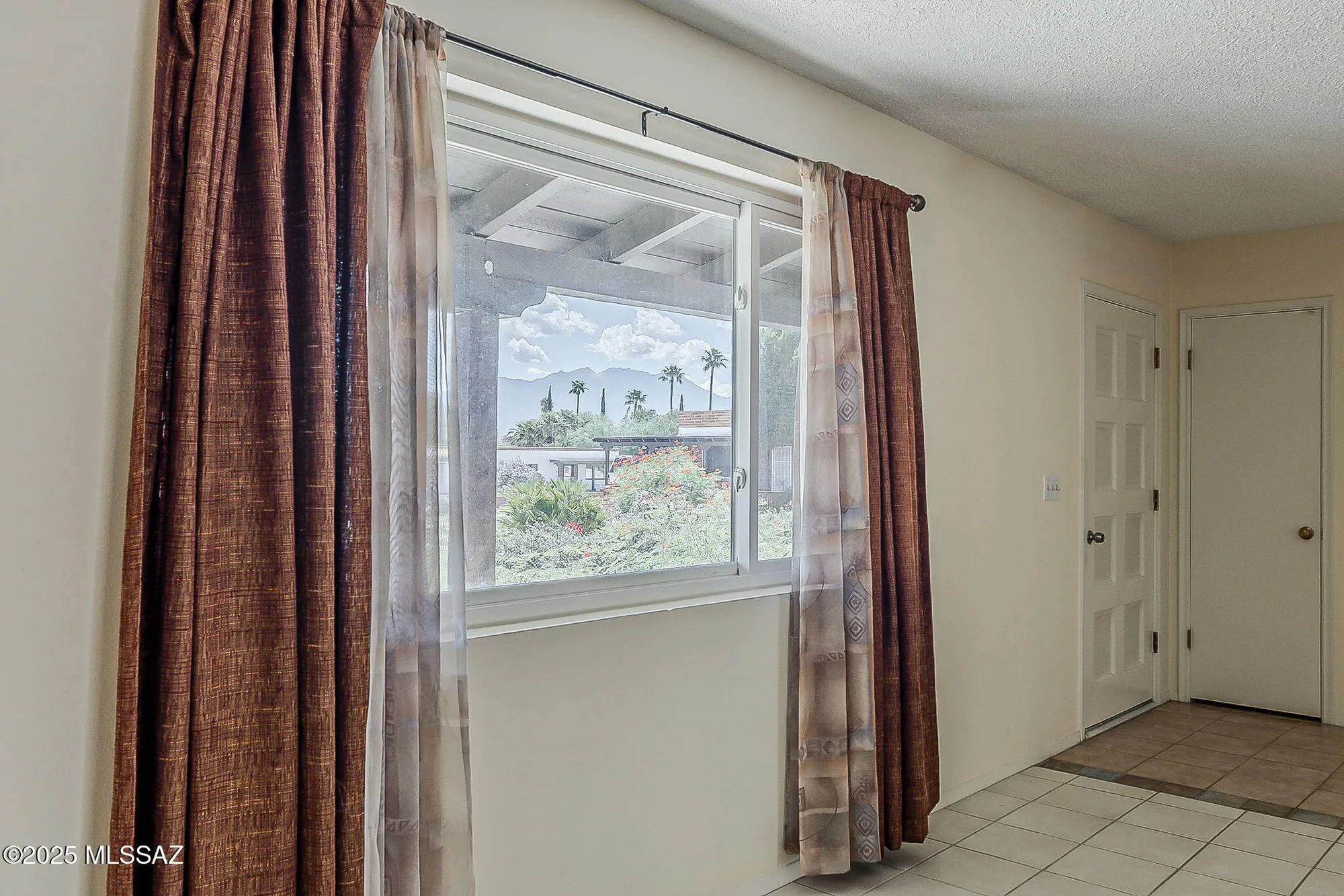 Property Slideshow image 7 of 51 | 316 s abrego dr, Green Valley, AZ, 85614