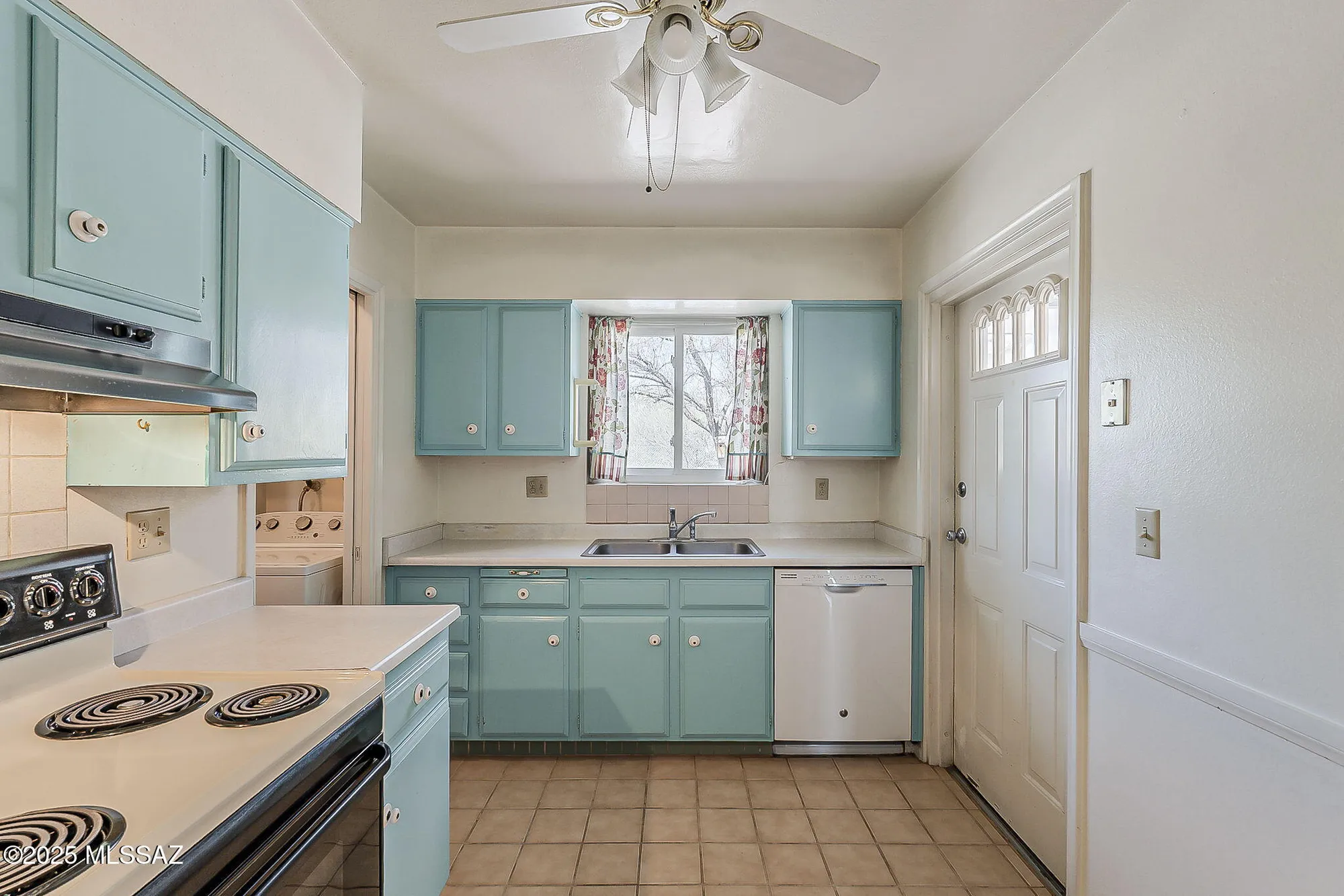 Property Slideshow image 13 of 51 | 316 s abrego dr, Green Valley, AZ, 85614