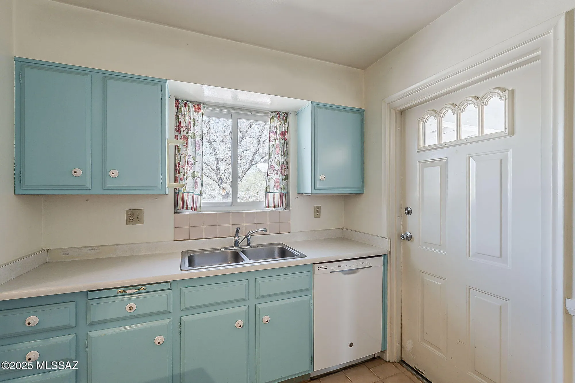 Property Slideshow image 14 of 51 | 316 s abrego dr, Green Valley, AZ, 85614