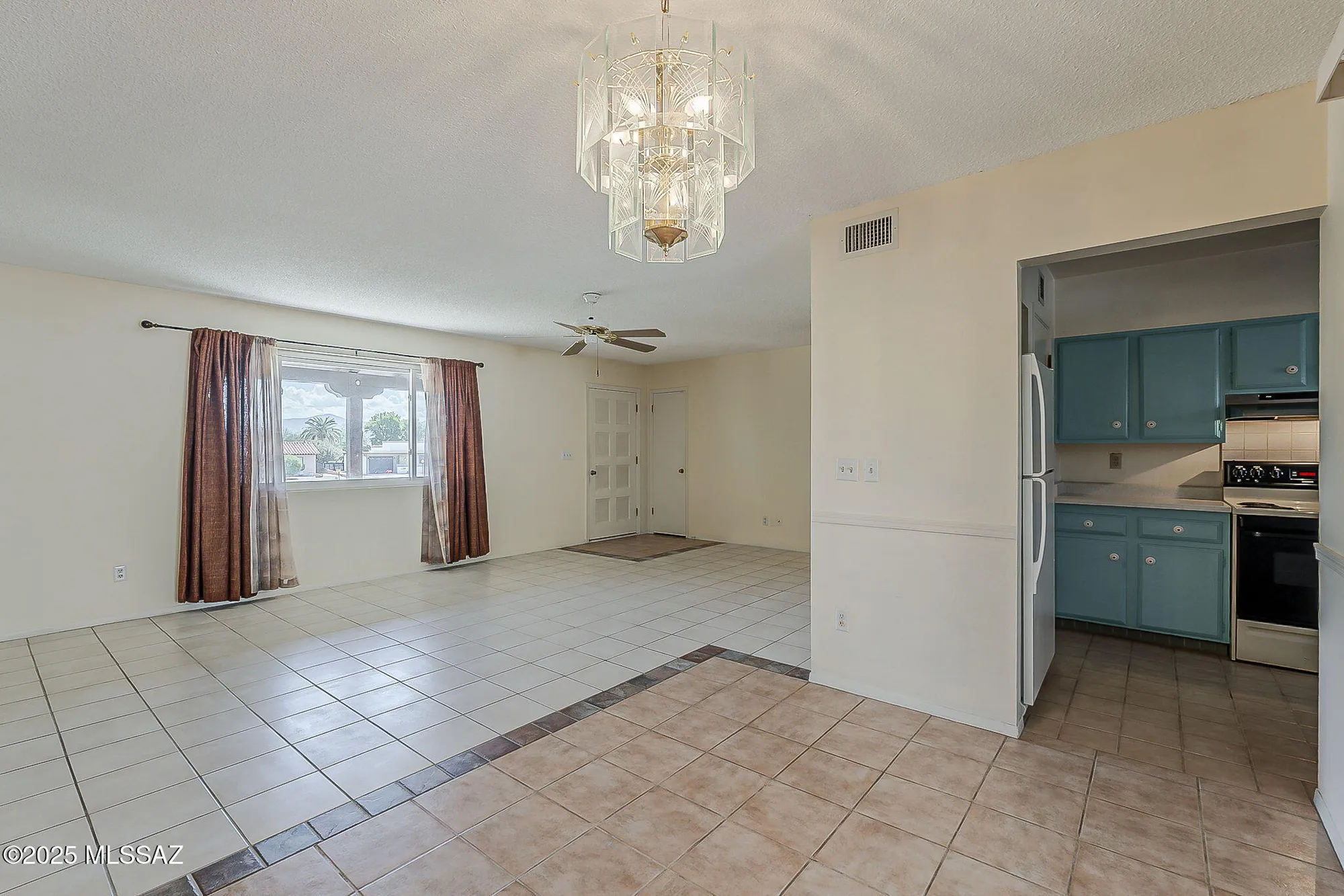Property Slideshow image 11 of 51 | 316 s abrego dr, Green Valley, AZ, 85614