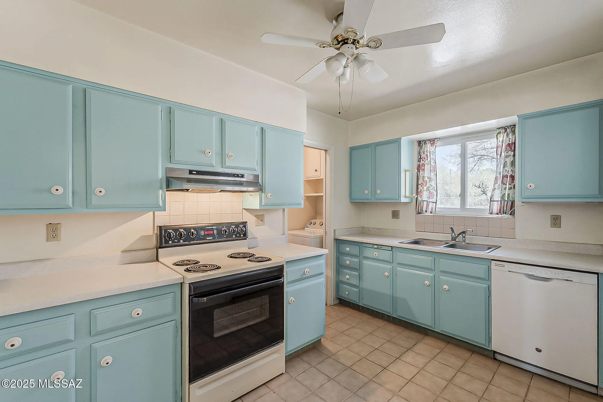 Property Slideshow image 12 of 51 | 316 s abrego dr, Green Valley, AZ, 85614