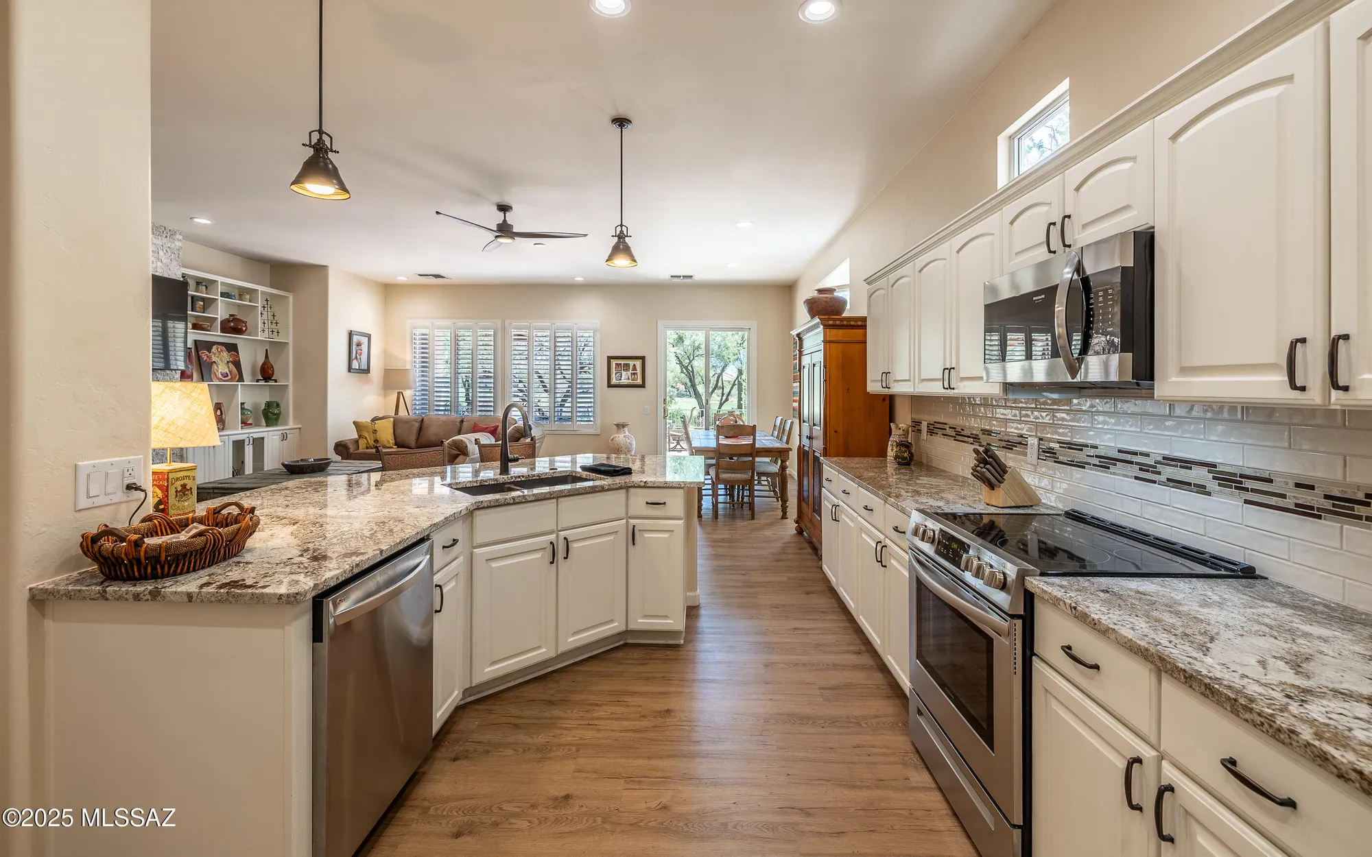Property Slideshow image 12 of 47 | 12988 n burrobush loop, Marana, AZ, 85658
