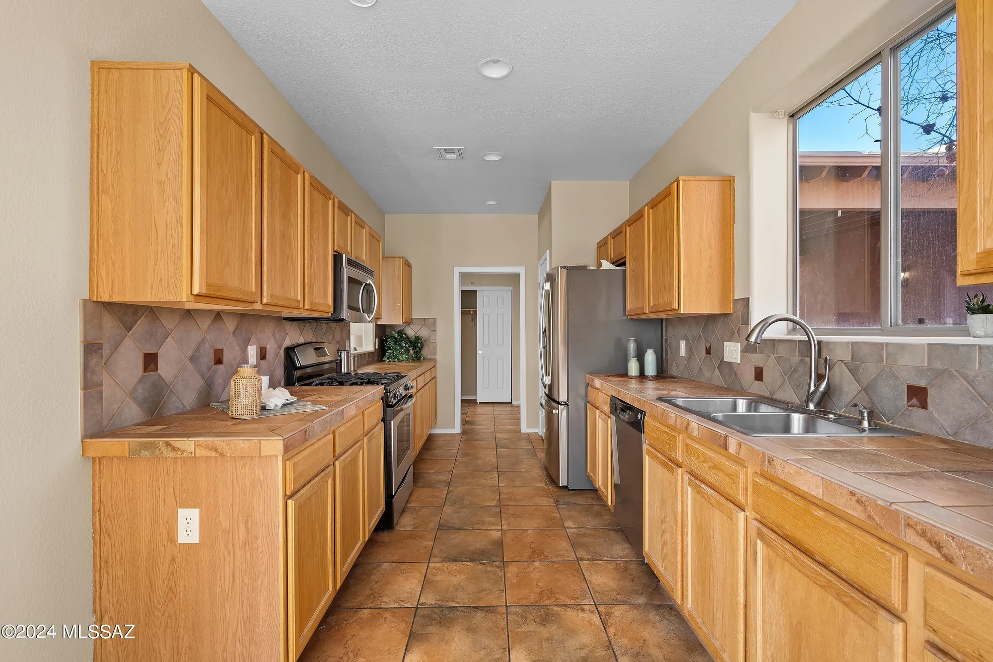 Property Slideshow image 14 of 31 | 13792 e langtry ln, Tucson, AZ, 85747