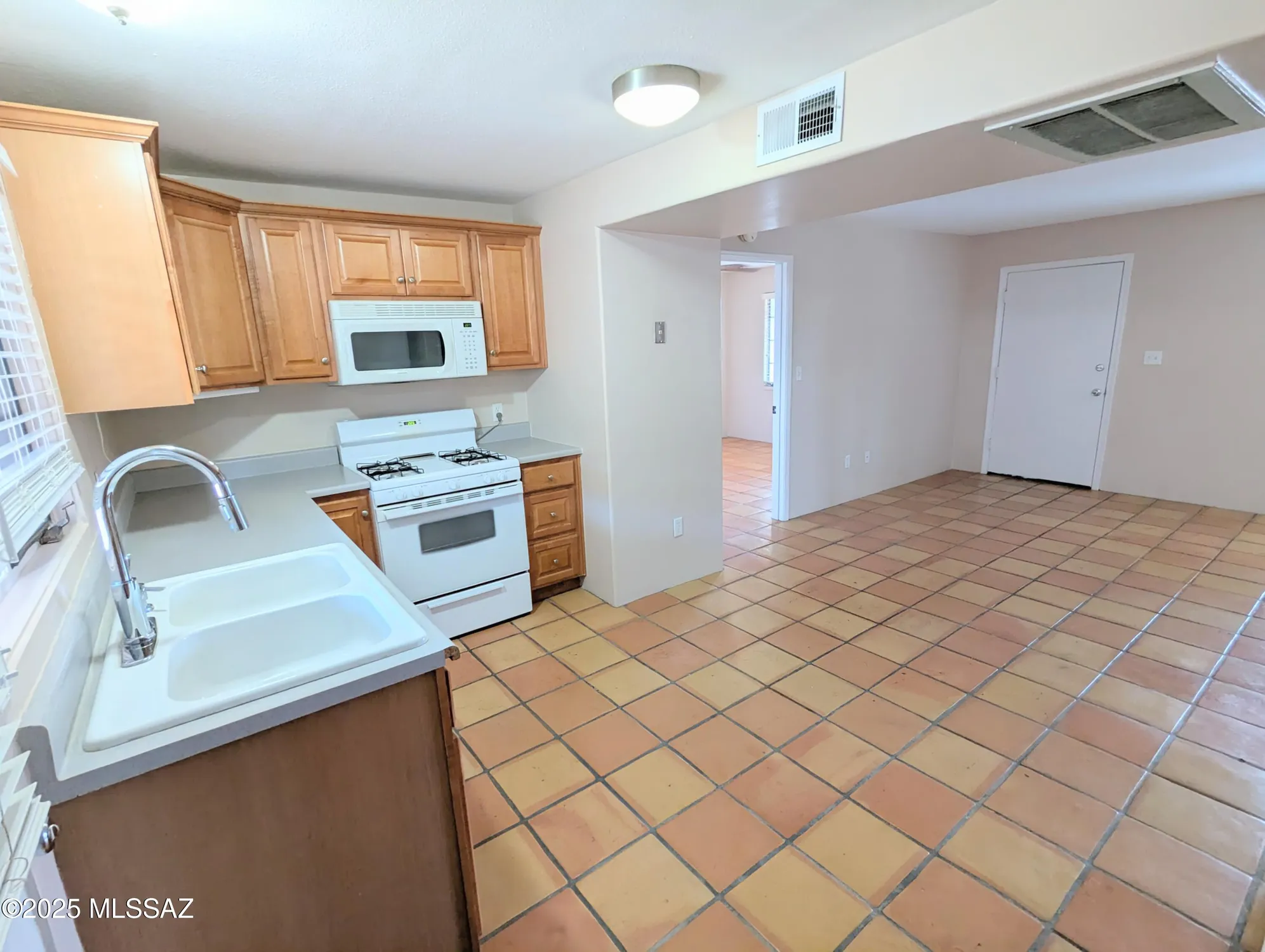Property Slideshow image 13 of 28 | 515 s la canada dr c, Green Valley, AZ, 85614