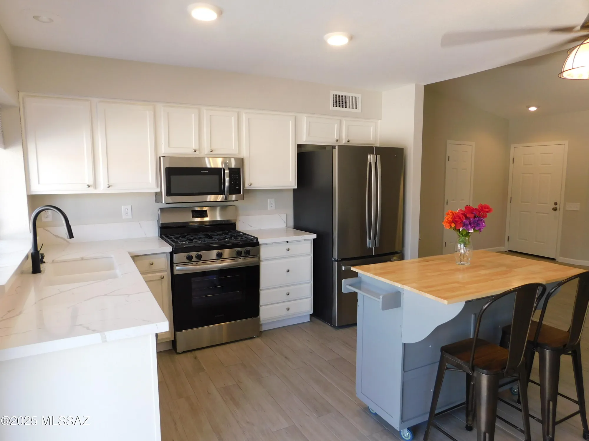 Property Slideshow image 8 of 21 | 1151 e haystack dr, Oro Valley, AZ, 85755