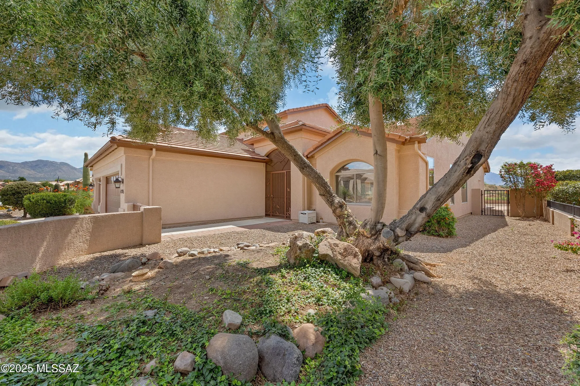 Property Slideshow image 2 of 50 | 62105 e valley crest ct, Saddlebrooke, AZ, 85739