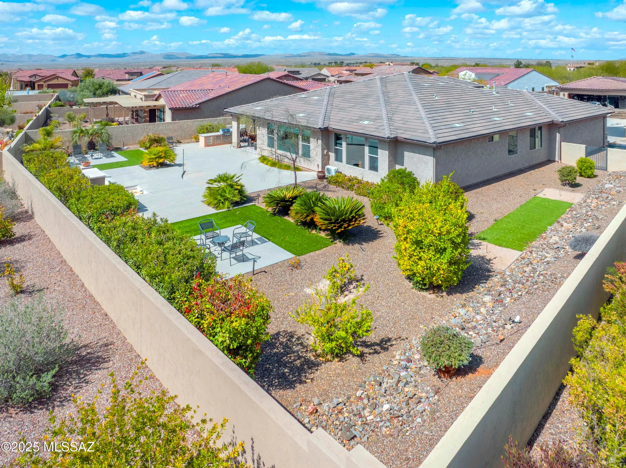 Property Slideshow image 3 of 49 | 31547 s misty basin rd, Oracle, AZ, 85623