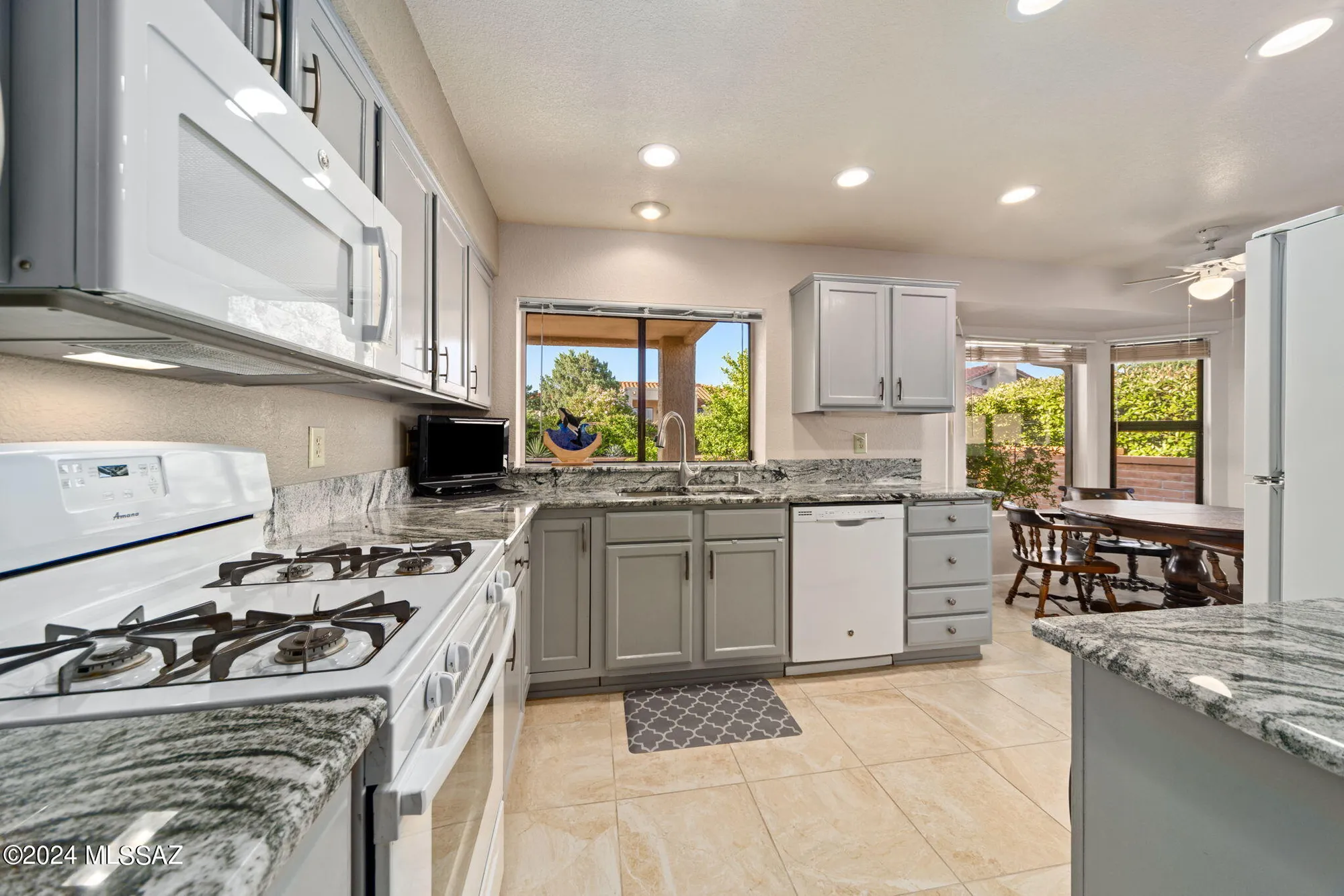 Property Slideshow image 7 of 43 | 1013 e boulder pass, Oro Valley, AZ, 85755