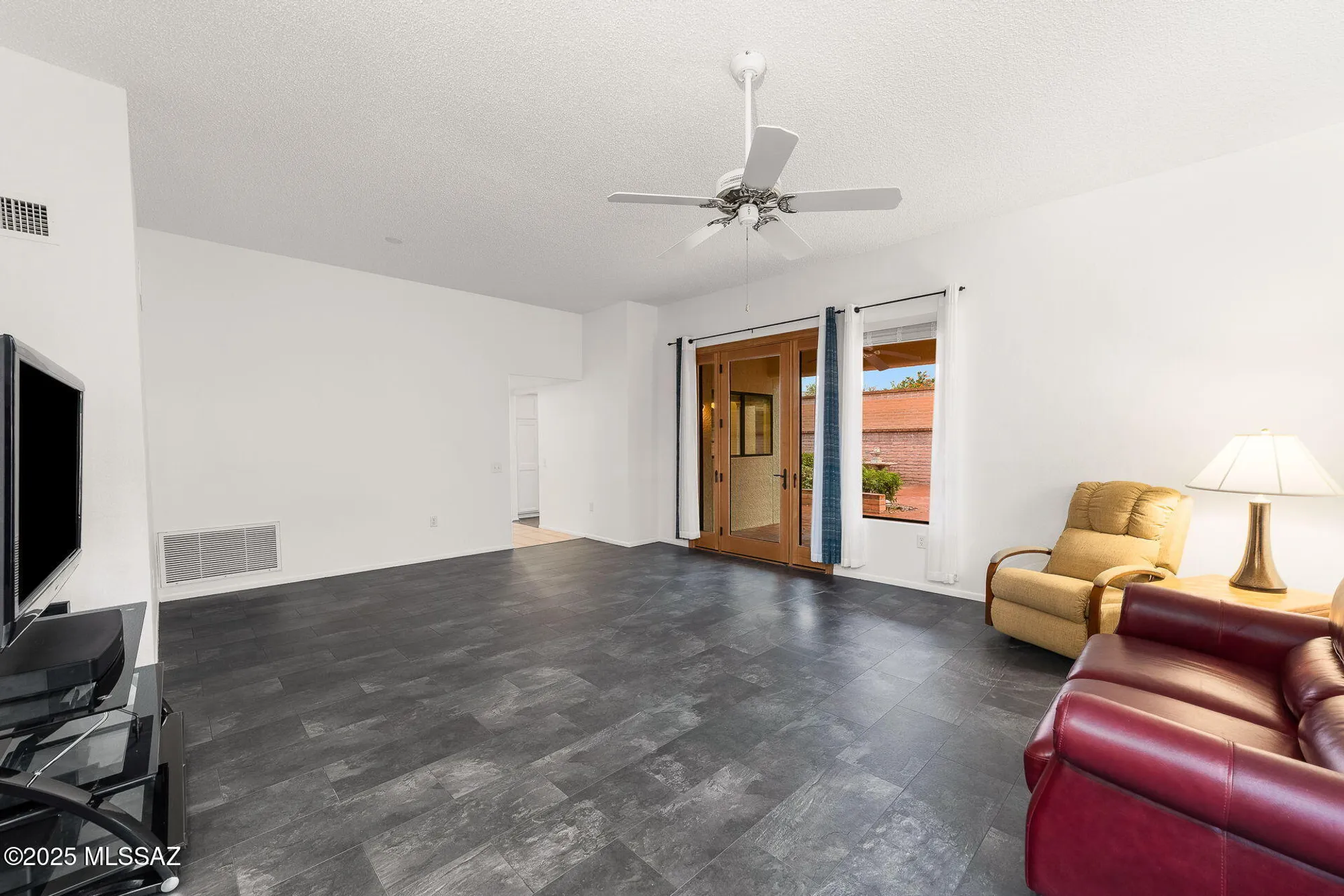 Property Slideshow image 8 of 50 | 1629 e broken bow way, Oro Valley, AZ, 85755