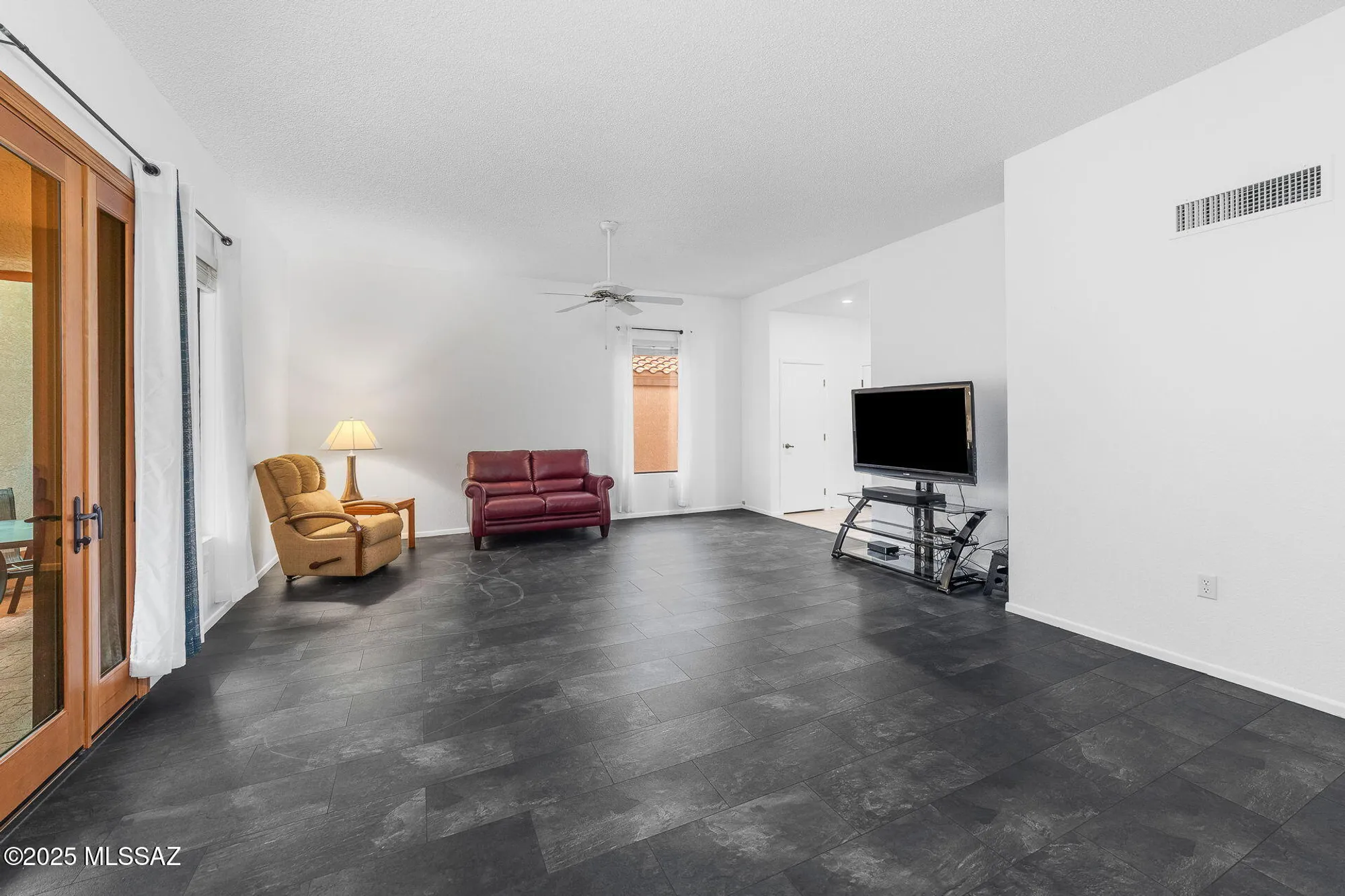 Property Slideshow image 9 of 50 | 1629 e broken bow way, Oro Valley, AZ, 85755