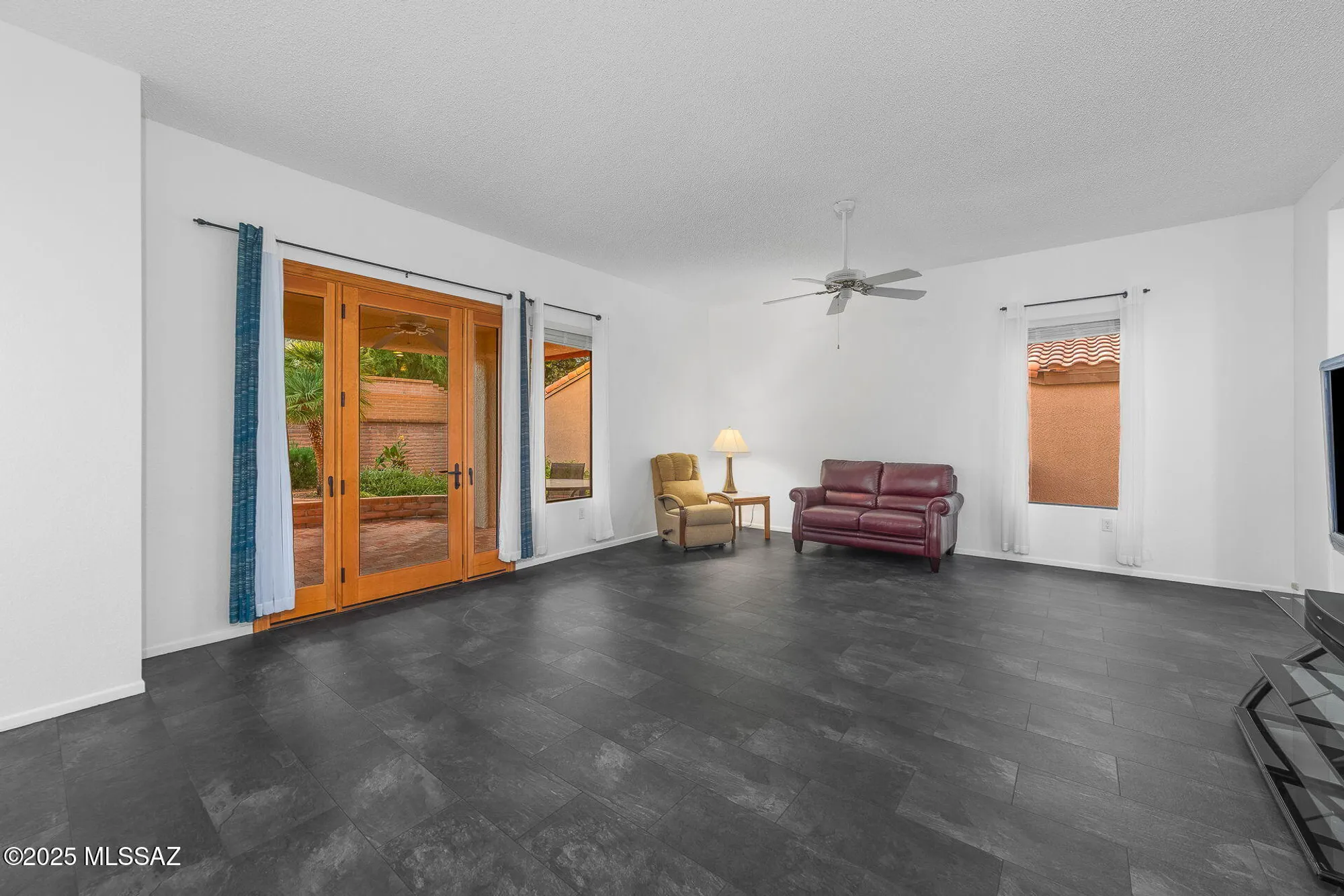 Property Slideshow image 6 of 50 | 1629 e broken bow way, Oro Valley, AZ, 85755