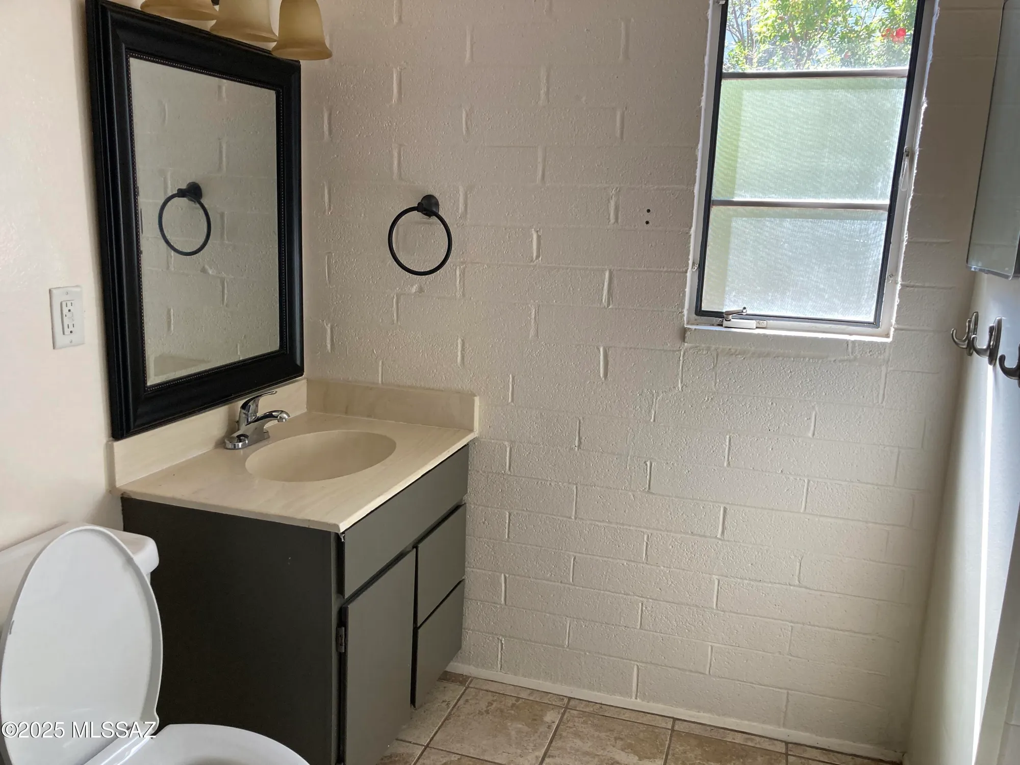 Property Slideshow image 12 of 15 | 261 w camino alameda b, Green Valley, AZ, 85614