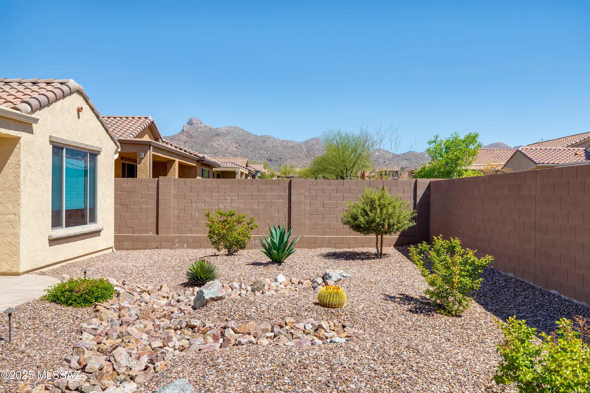 Property Slideshow image 8 of 23 | 6949 w tanner trl, Marana, AZ, 85658