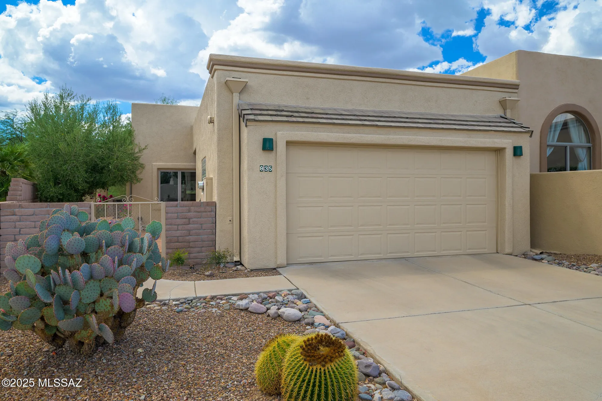Property Slideshow image 2 of 23 | 835 w waterview dr, Green Valley, AZ, 85614