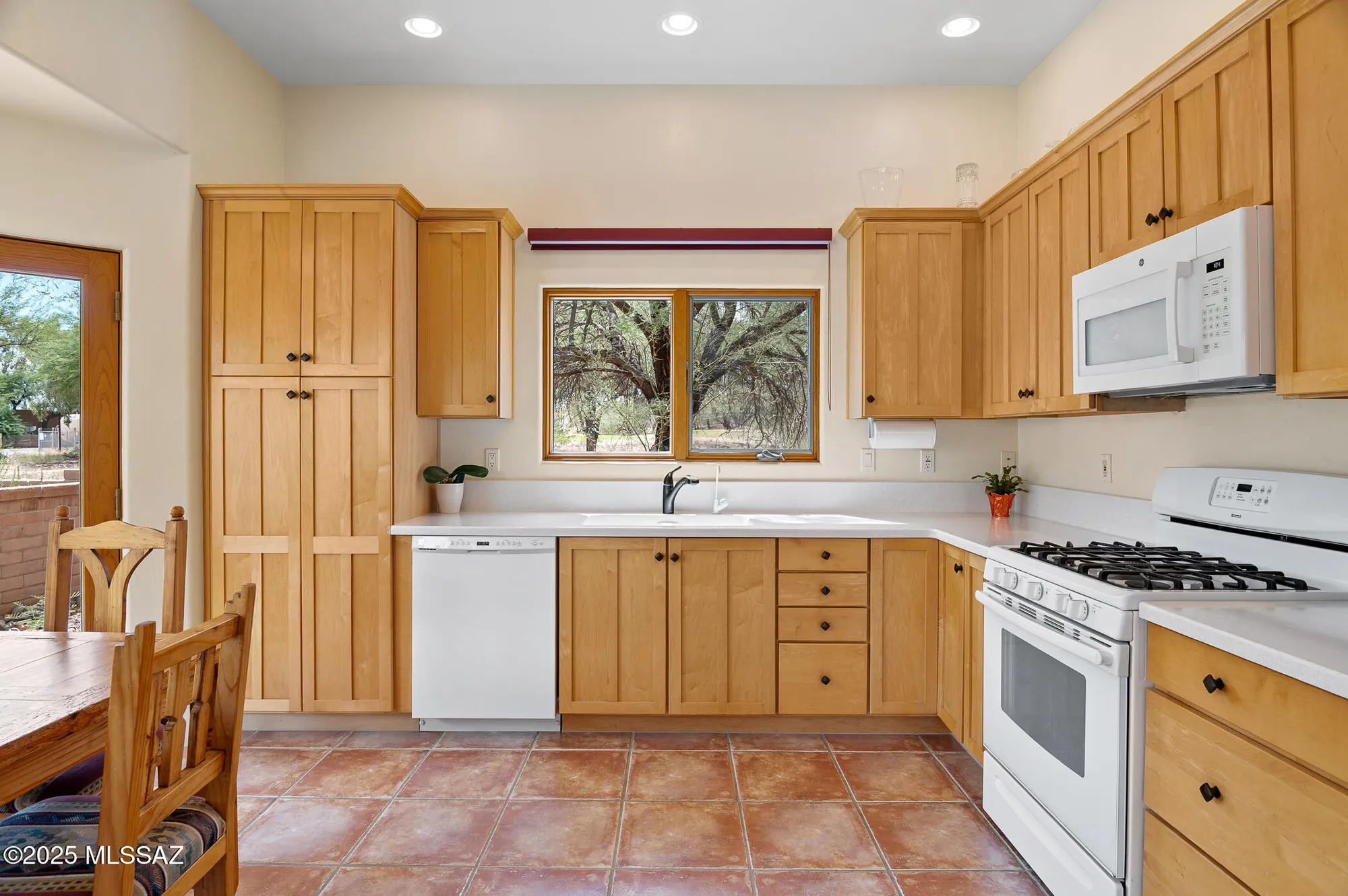 Property Slideshow image 11 of 23 | 835 w waterview dr, Green Valley, AZ, 85614