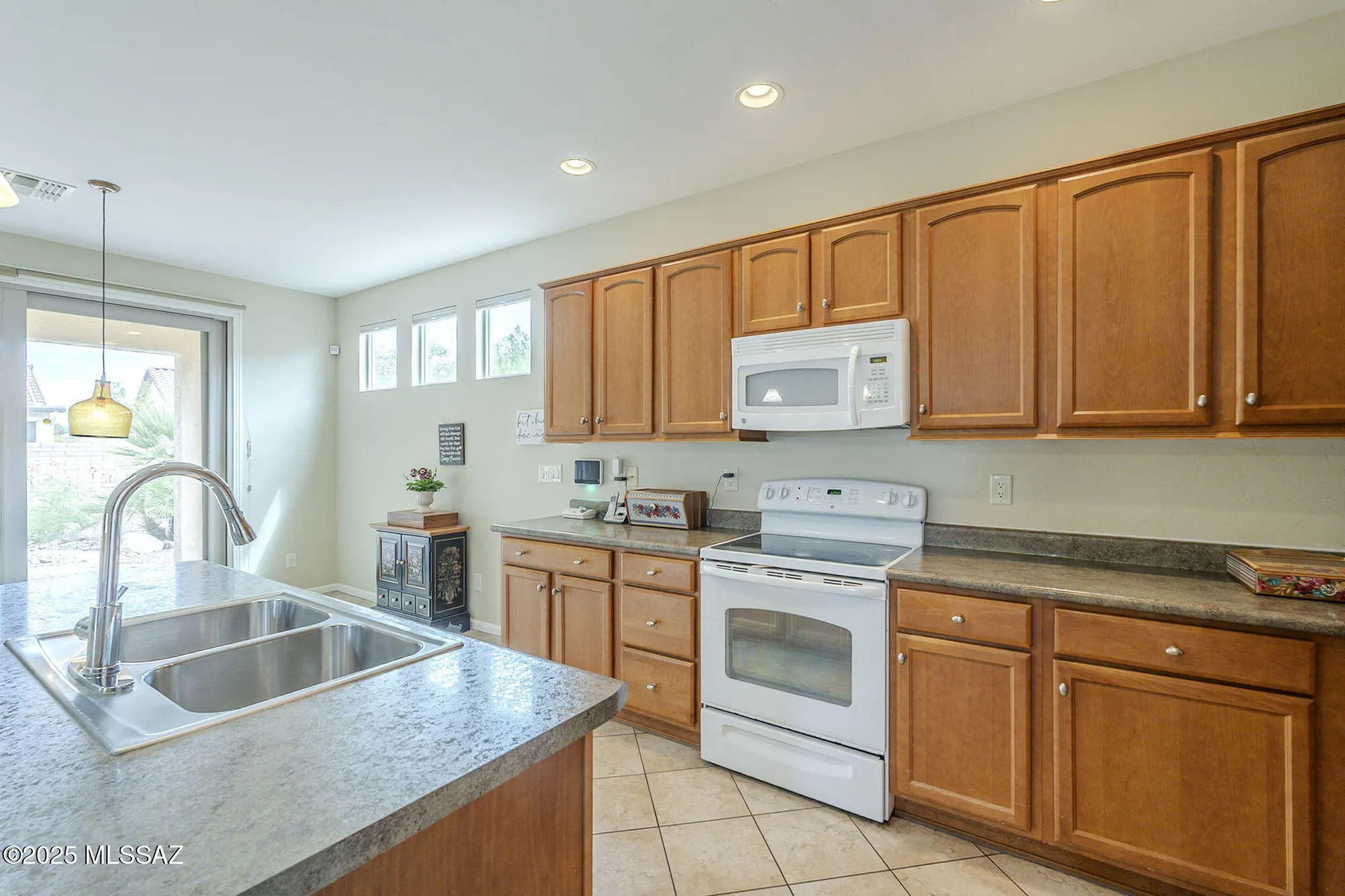 Property Slideshow image 13 of 42 | 732 n moana dr, Green Valley, AZ, 85614