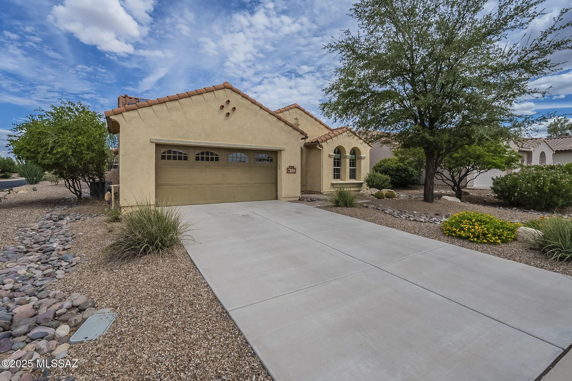 Property Slideshow image 3 of 42 | 732 n moana dr, Green Valley, AZ, 85614