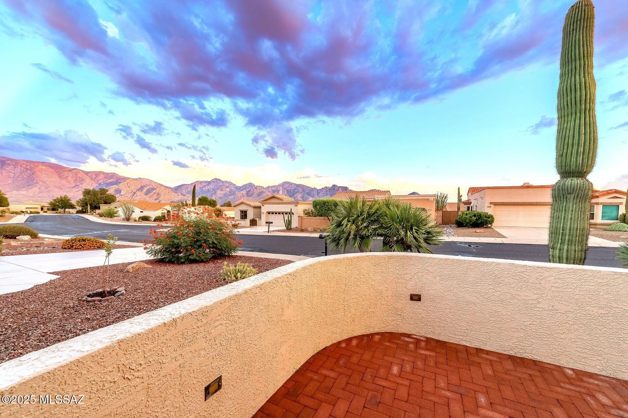 Property Slideshow image 3 of 50 | 1629 e broken bow way, Oro Valley, AZ, 85755