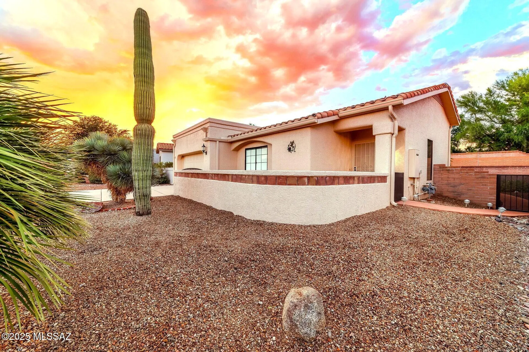 Property Slideshow image 4 of 50 | 1629 e broken bow way, Oro Valley, AZ, 85755