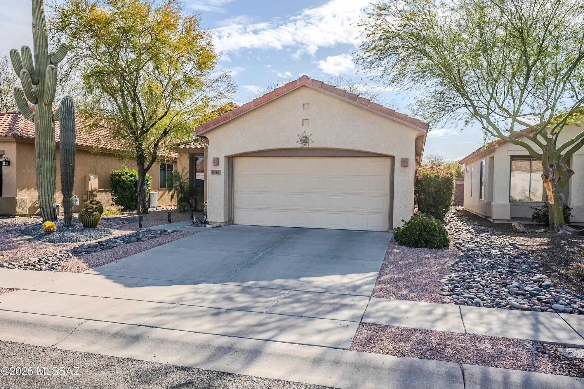 Property Slideshow image 3 of 32 | 9326 n desert mist ln, Tucson, AZ, 85743