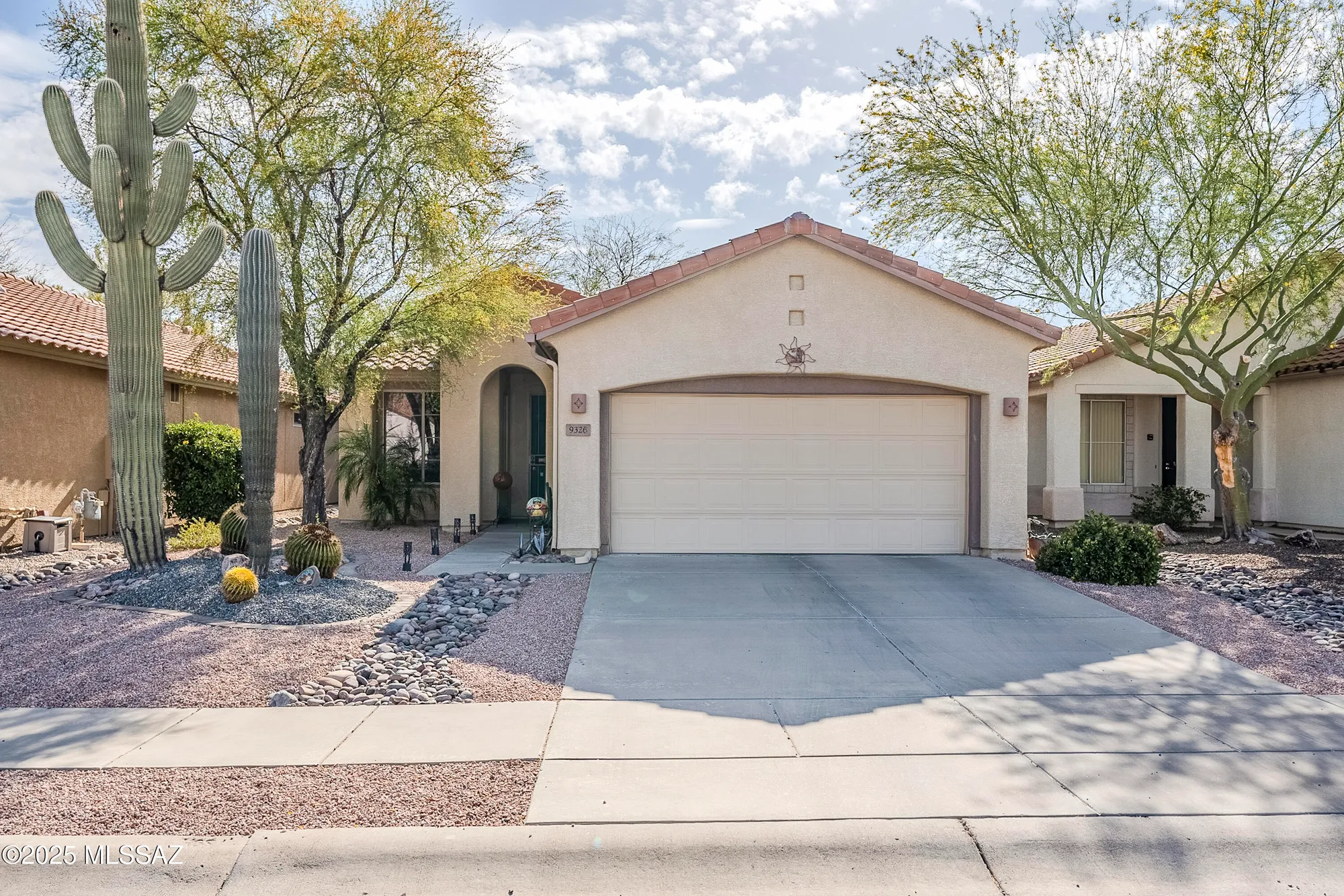 Property Slideshow image 2 of 32 | 9326 n desert mist ln, Tucson, AZ, 85743