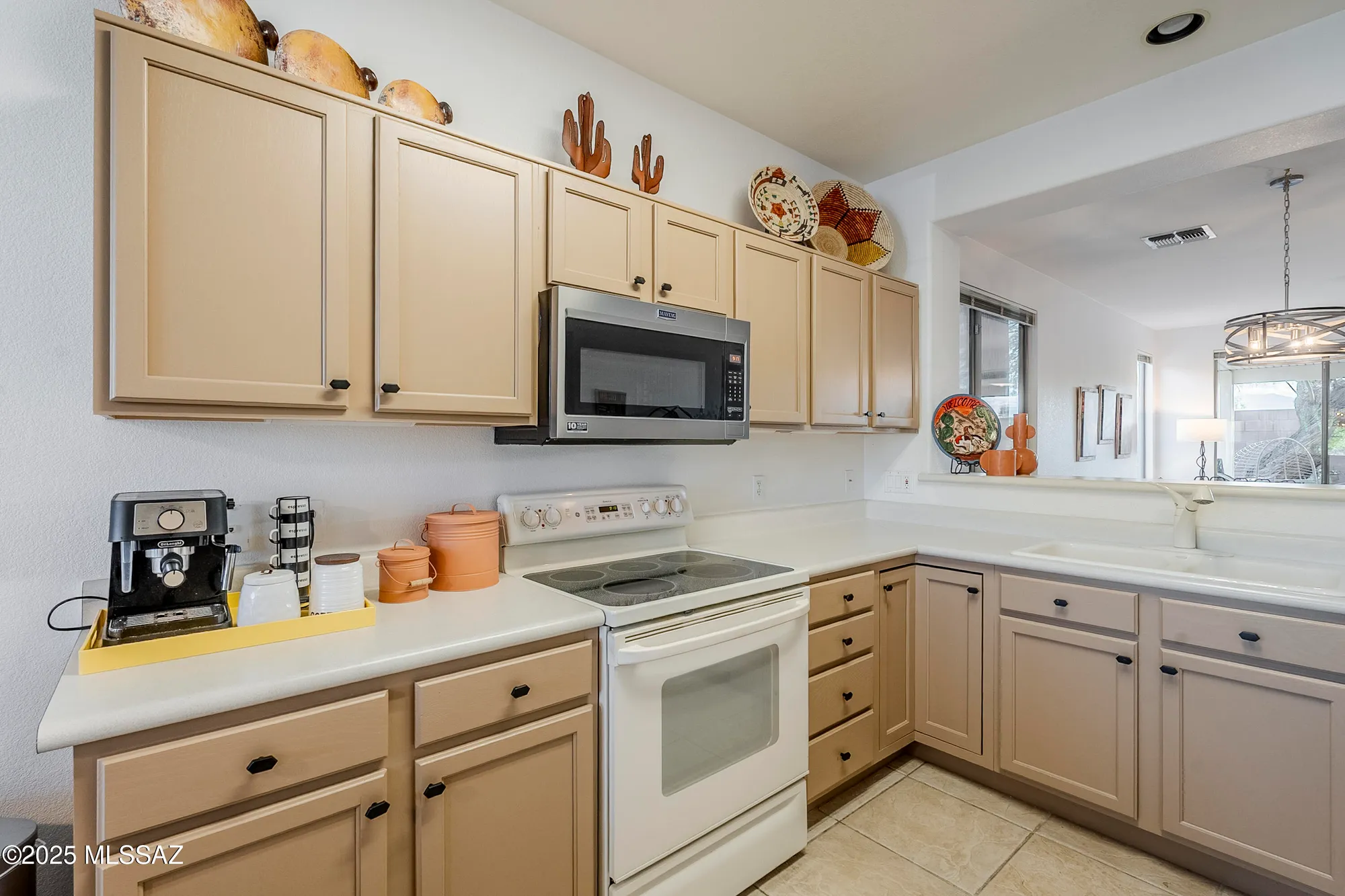 Property Slideshow image 7 of 32 | 9326 n desert mist ln, Tucson, AZ, 85743