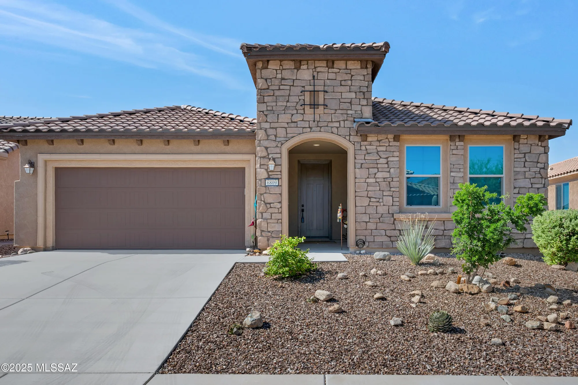 Property Slideshow image 2 of 35 | 6809 w cape royal pl, Marana, AZ, 85658