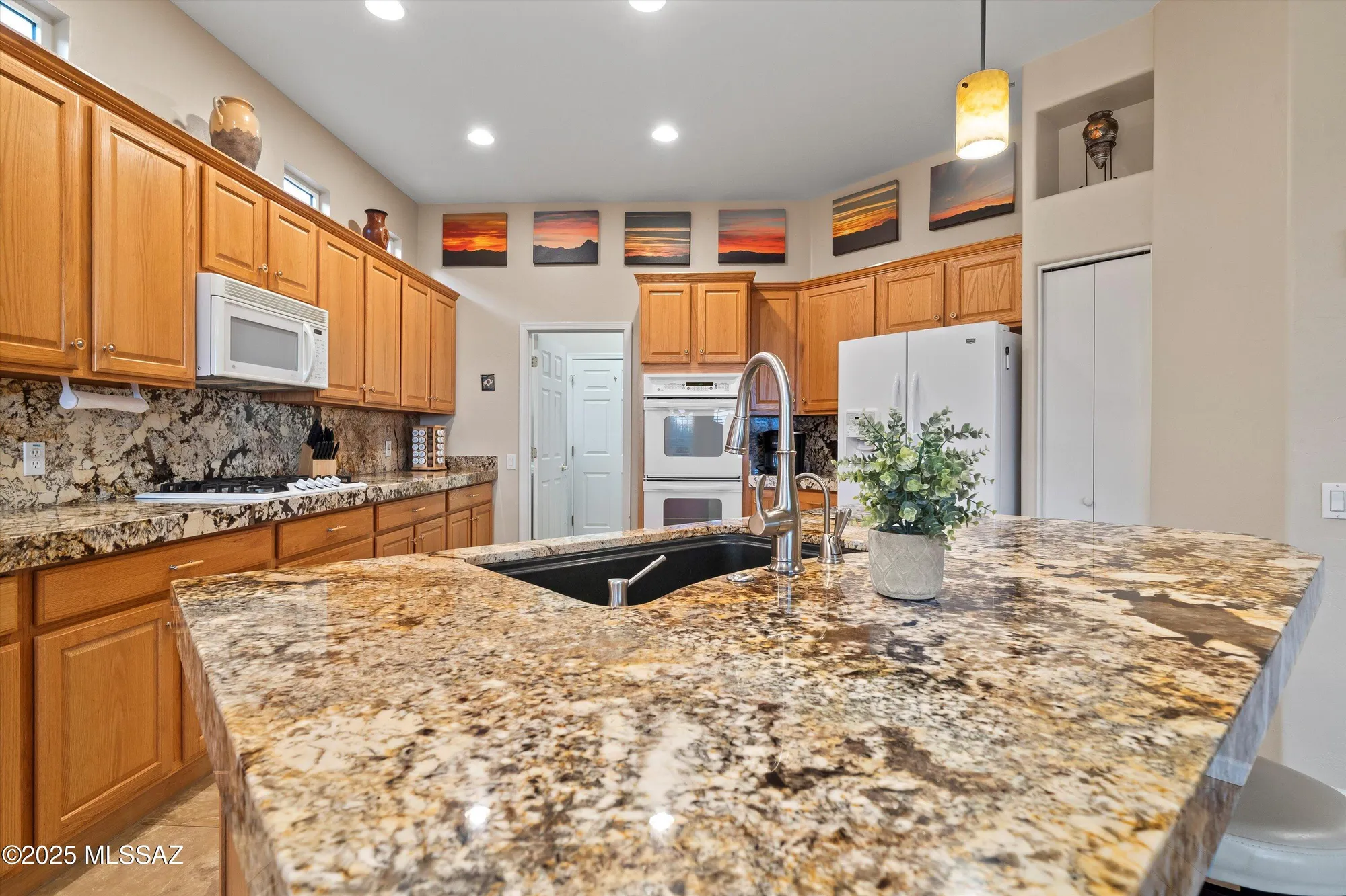 Property Slideshow image 14 of 52 | 13517 n heritage gateway ave, Marana, AZ, 85658