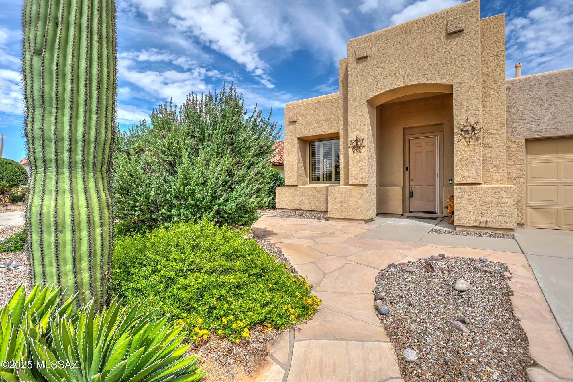 Property Slideshow image 3 of 41 | 2303 e desert pueblo pass, Green Valley, AZ, 85614
