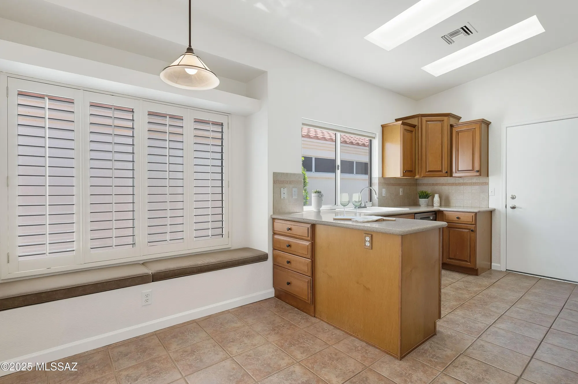 Property Slideshow image 12 of 41 | 2199 e jonquil st, Oro Valley, AZ, 85755