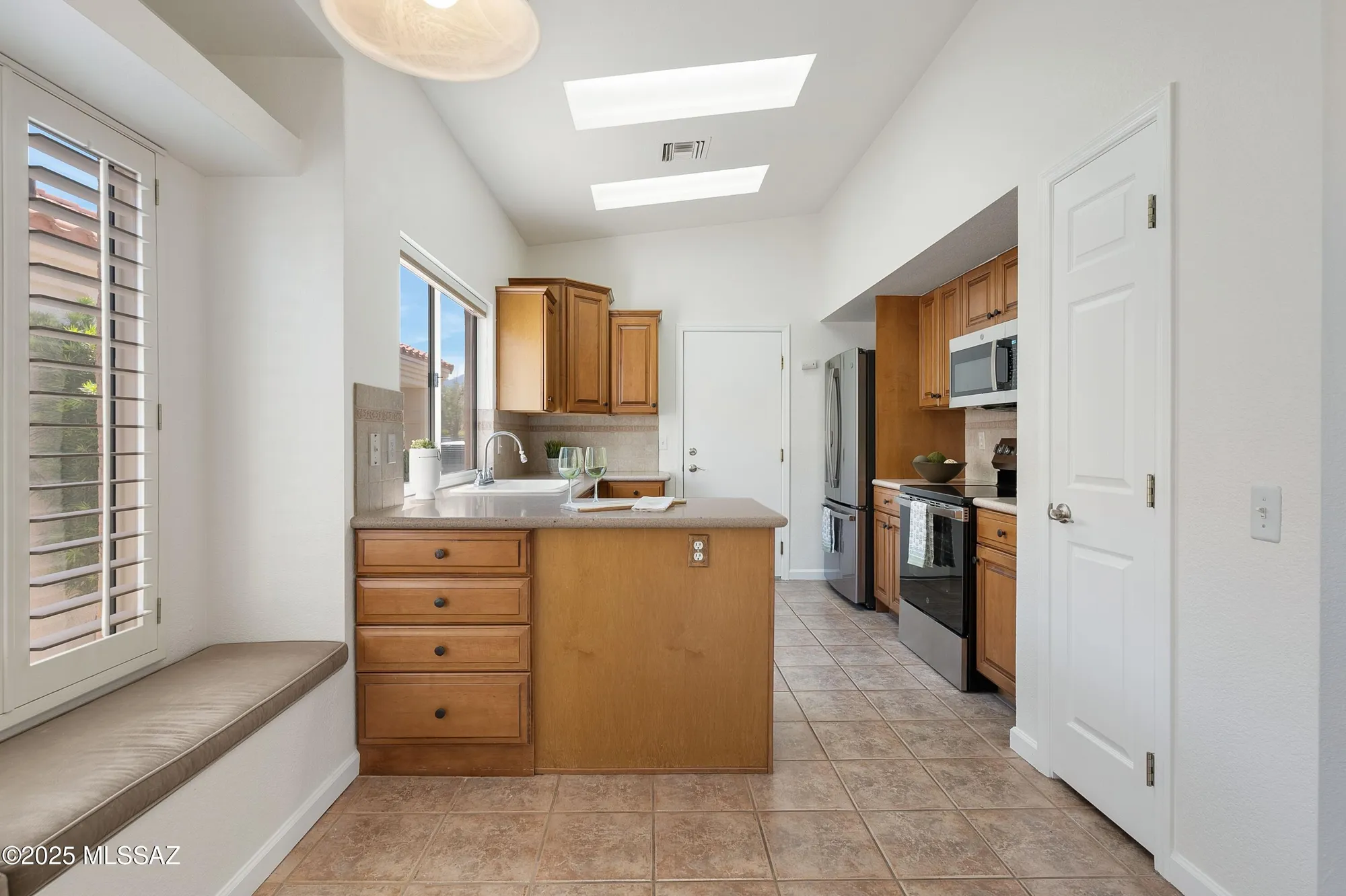 Property Slideshow image 13 of 41 | 2199 e jonquil st, Oro Valley, AZ, 85755