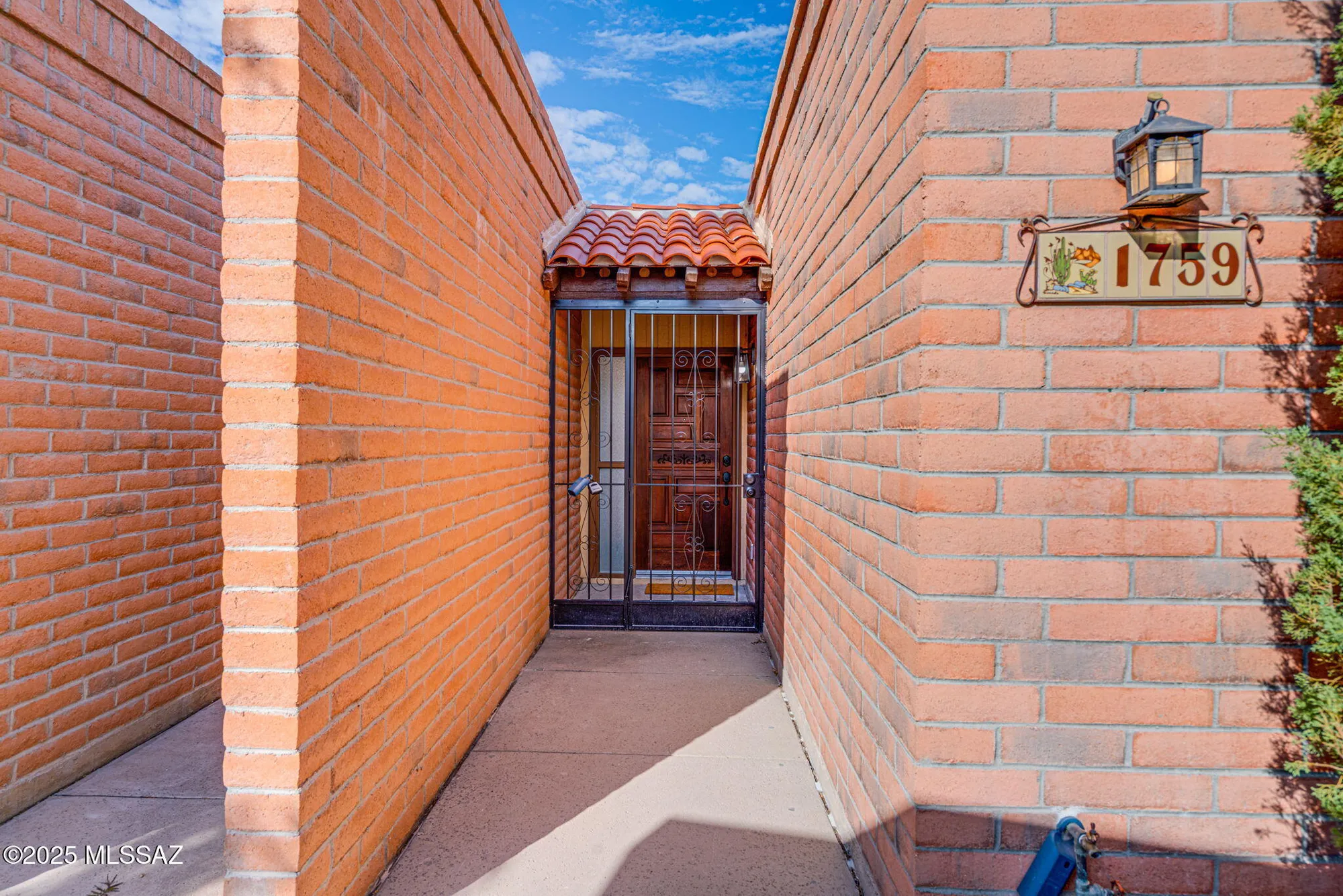 Property Slideshow image 6 of 34 | 1759 w dalehaven cir, Tucson, AZ, 85704