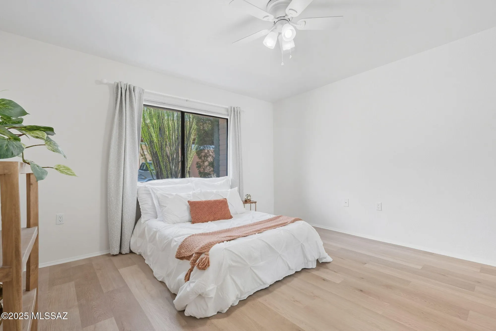 Property Slideshow image 3 of 34 | 1759 w dalehaven cir, Tucson, AZ, 85704