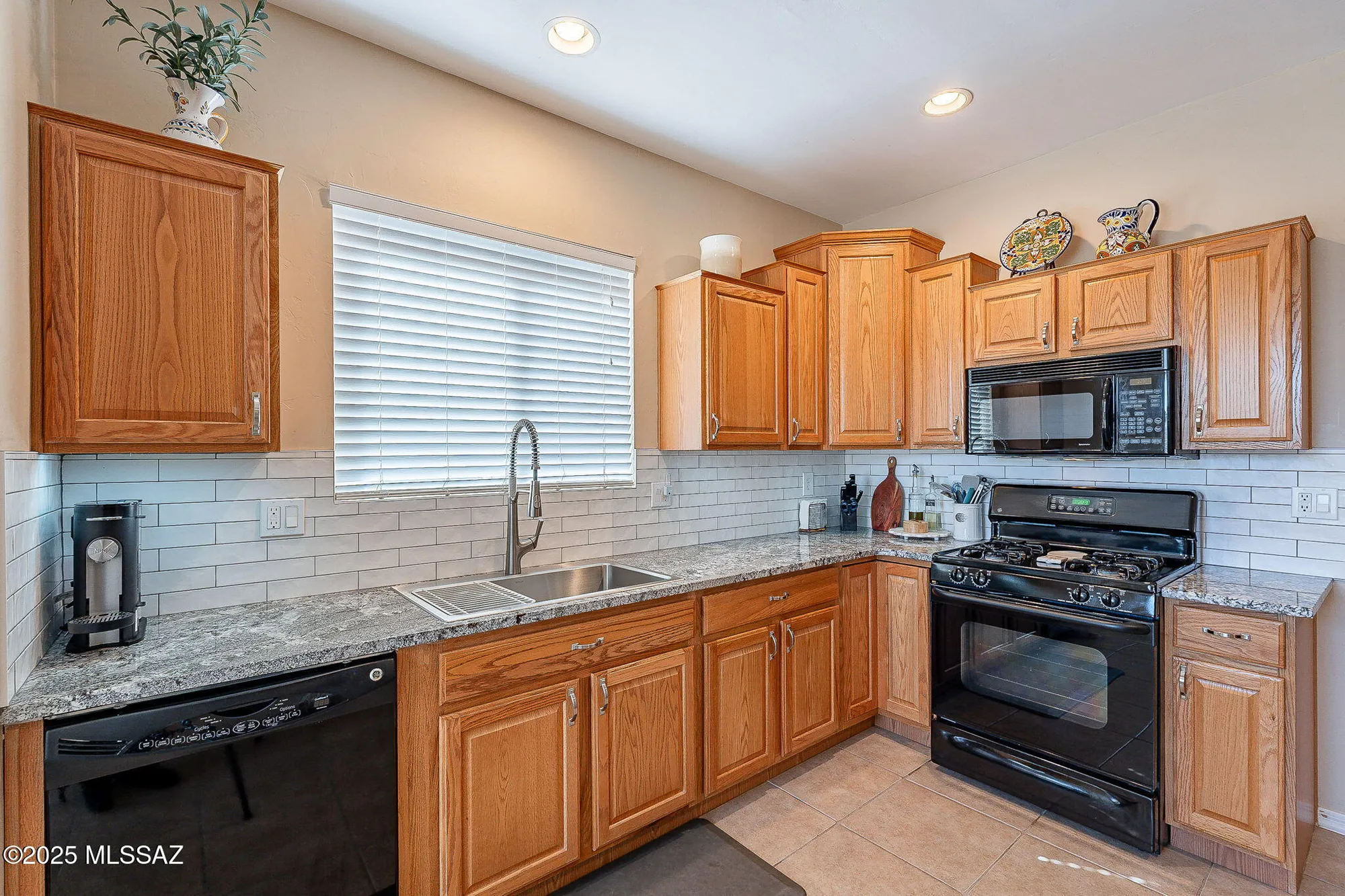 Property Slideshow image 10 of 45 | 444 w calle media luz, Sahuarita, AZ, 85629