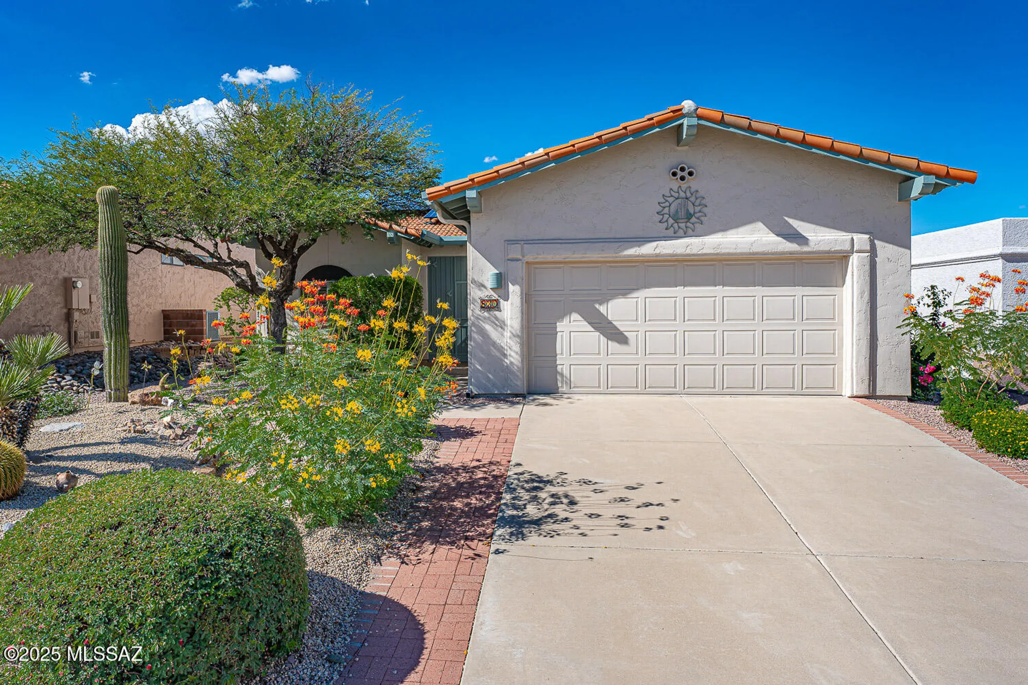 Property Slideshow image 3 of 44 | 830 w ashworth rd, Green Valley, AZ, 85614