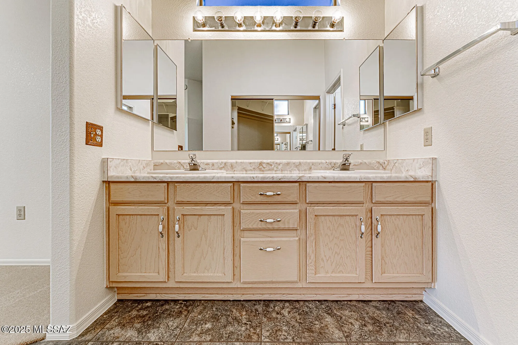 Property Slideshow image 19 of 44 | 830 w ashworth rd, Green Valley, AZ, 85614