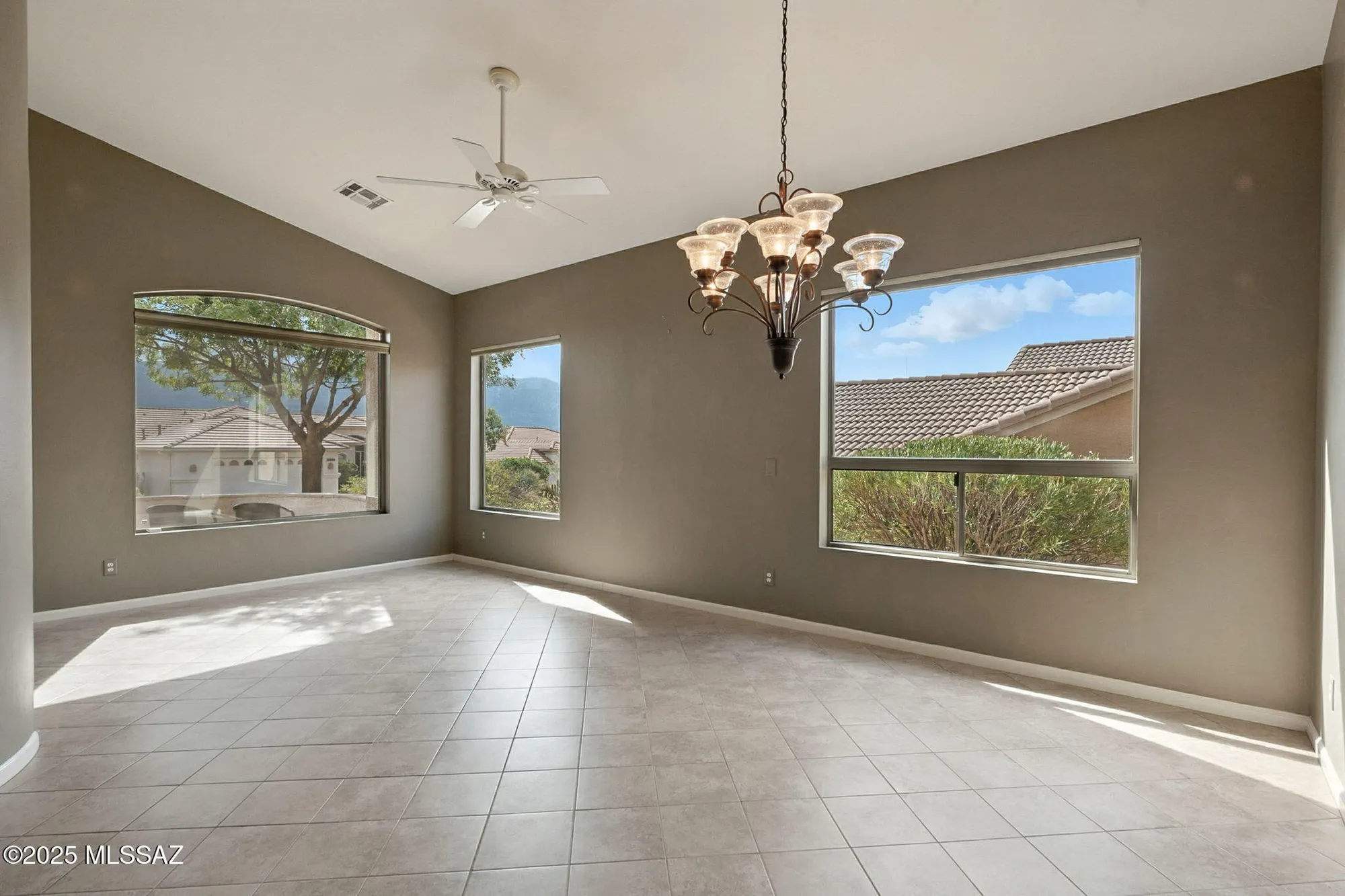 Property Slideshow image 9 of 49 | 38996 s moonwood dr, Saddlebrooke, AZ, 85739