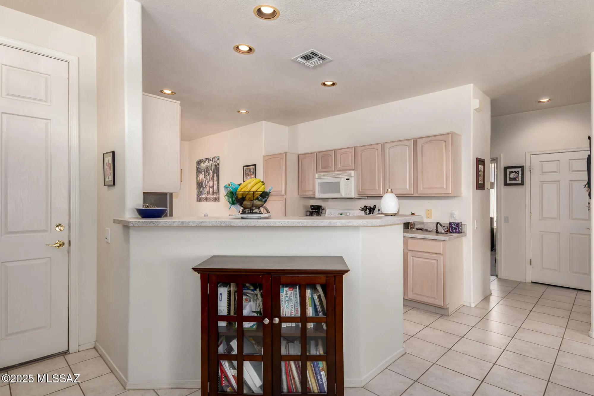 Property Slideshow image 8 of 34 | 9455 n whispering shadows way, Tucson, AZ, 85743