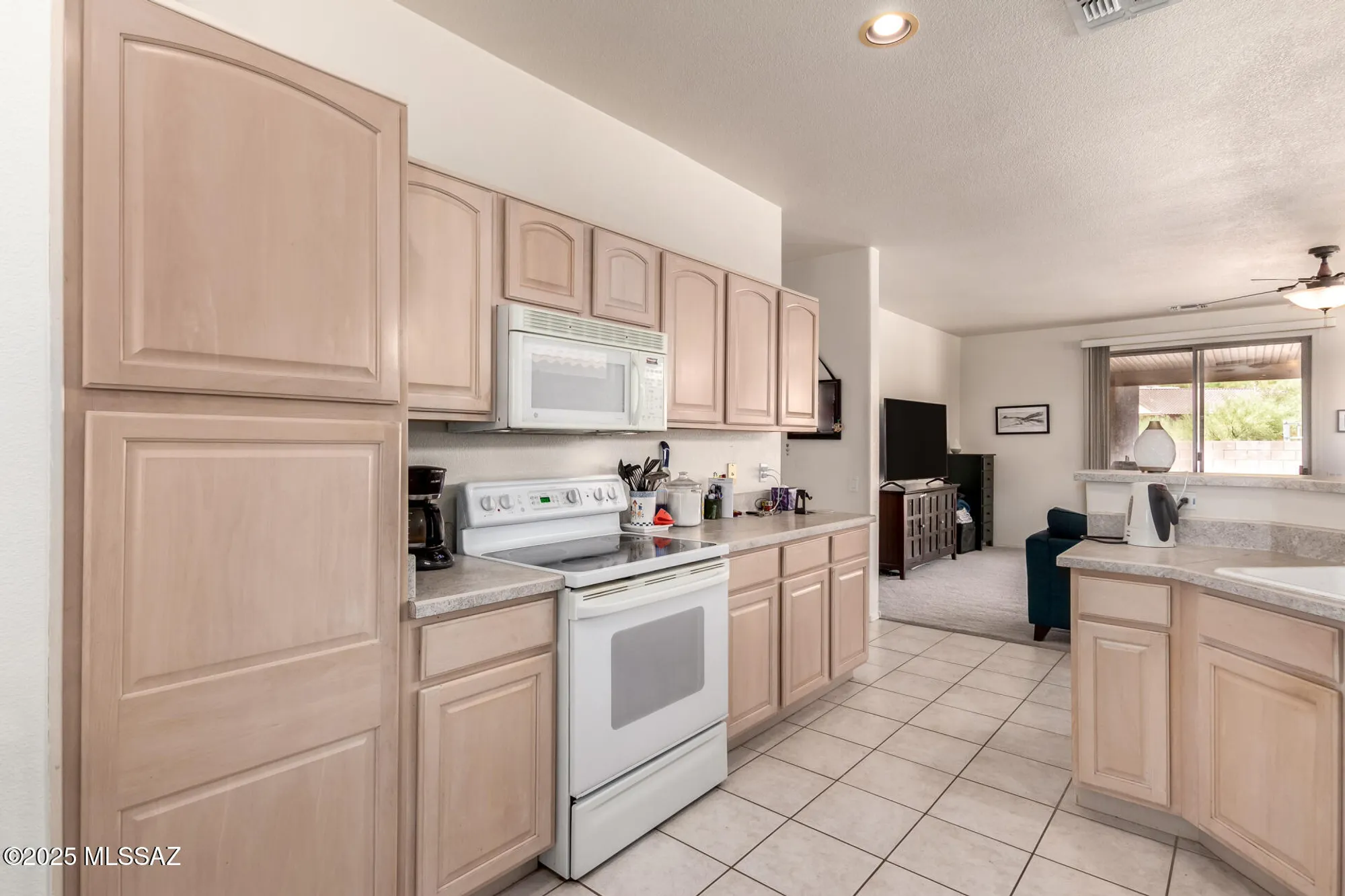 Property Slideshow image 10 of 34 | 9455 n whispering shadows way, Tucson, AZ, 85743