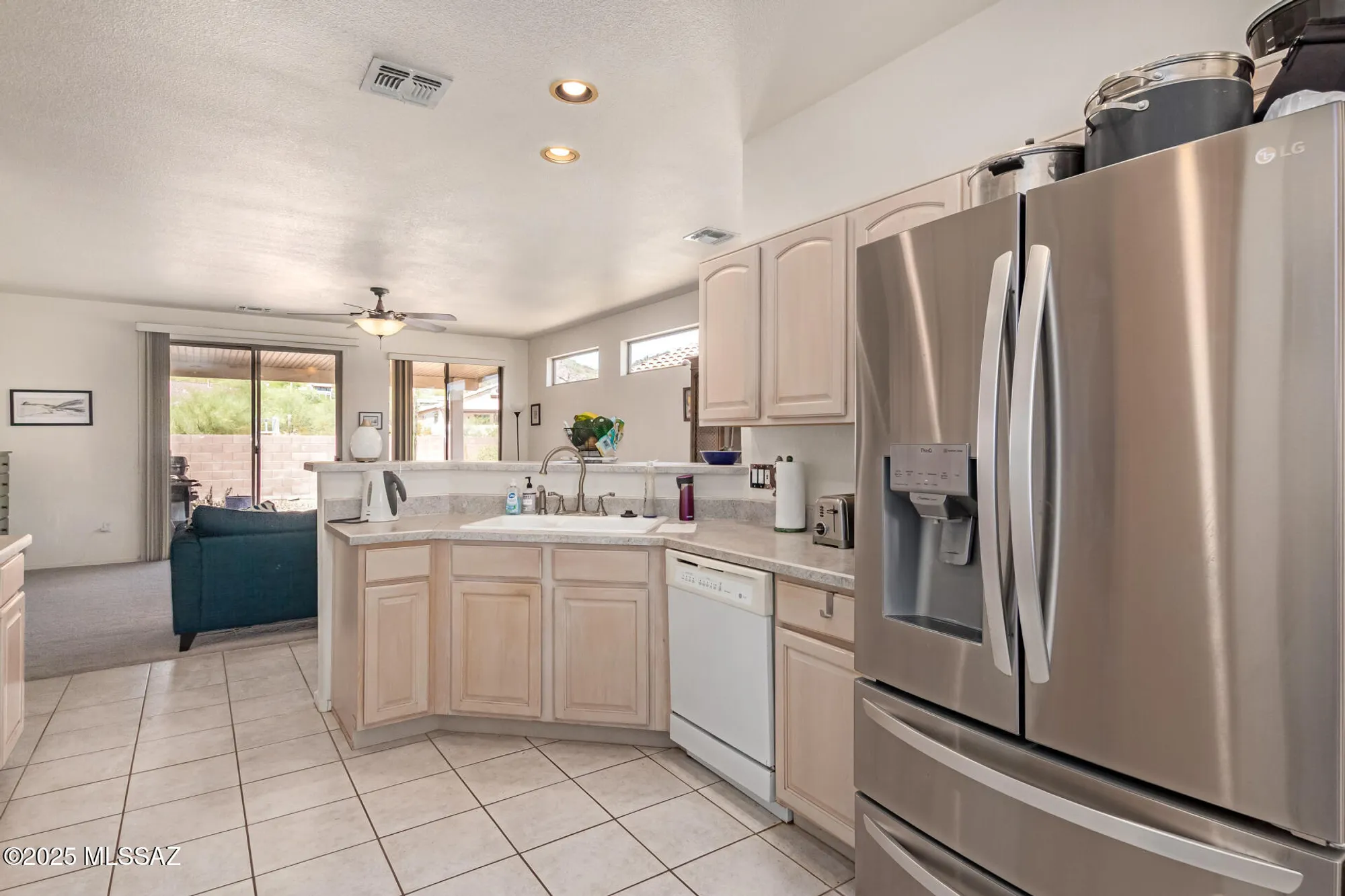 Property Slideshow image 11 of 34 | 9455 n whispering shadows way, Tucson, AZ, 85743