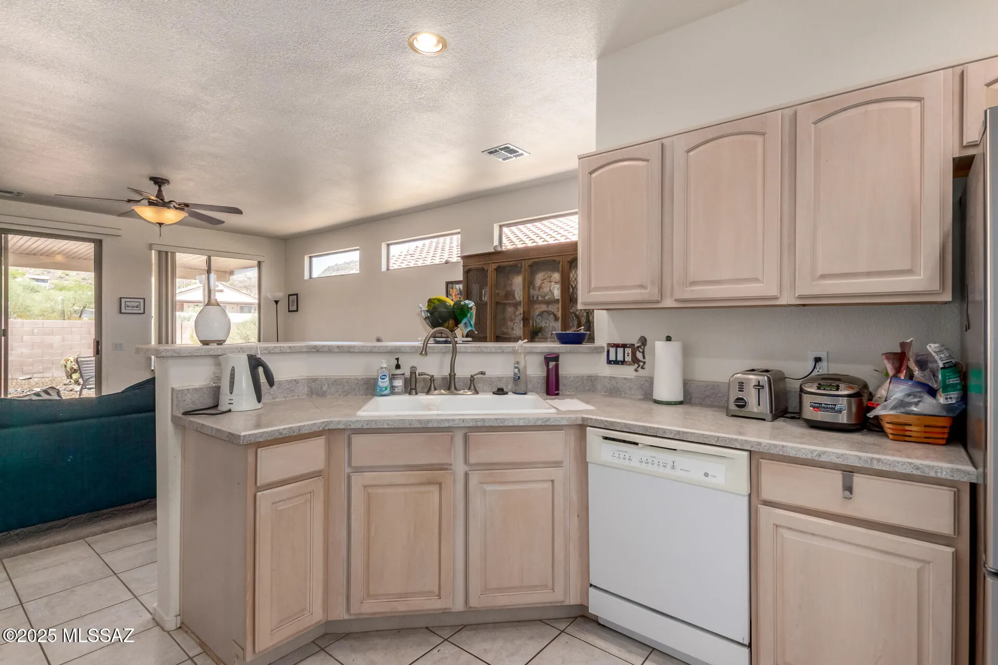 Property Slideshow image 12 of 34 | 9455 n whispering shadows way, Tucson, AZ, 85743