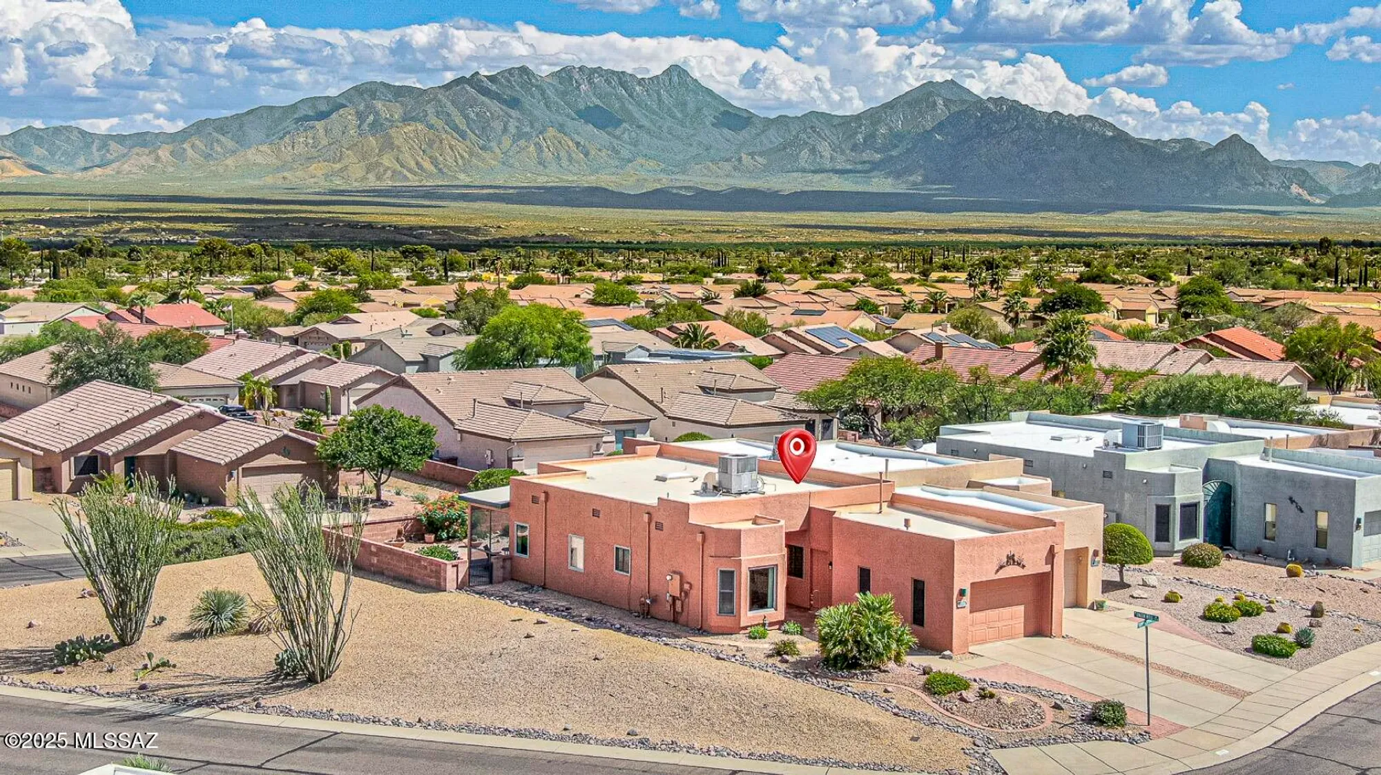 Property Slideshow image 2 of 39 | 276 n running spring dr, Green Valley, AZ, 85614