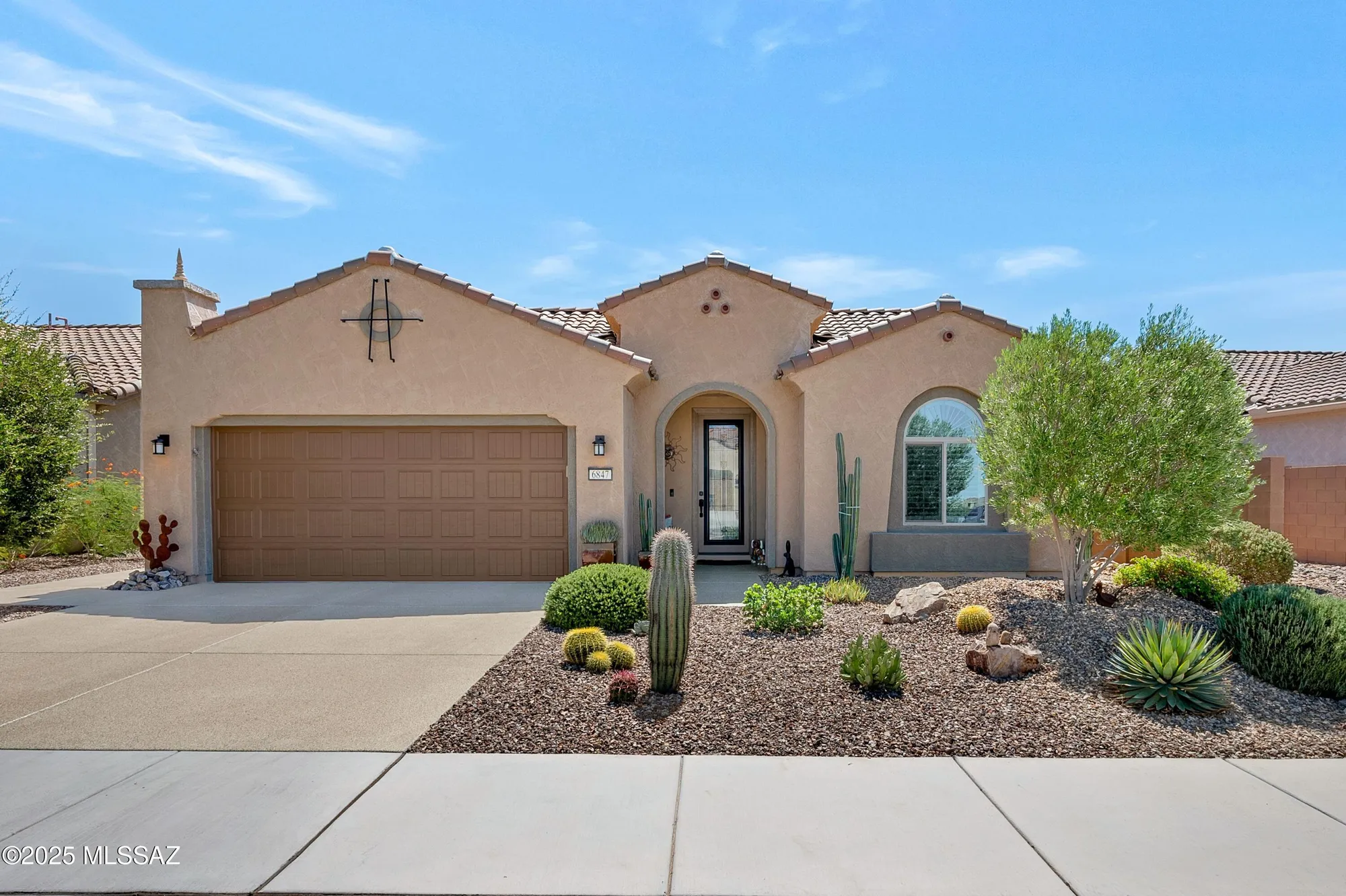 Property Slideshow image 1 of 38 | 6847 w cliff spring trl, Marana, AZ, 85658